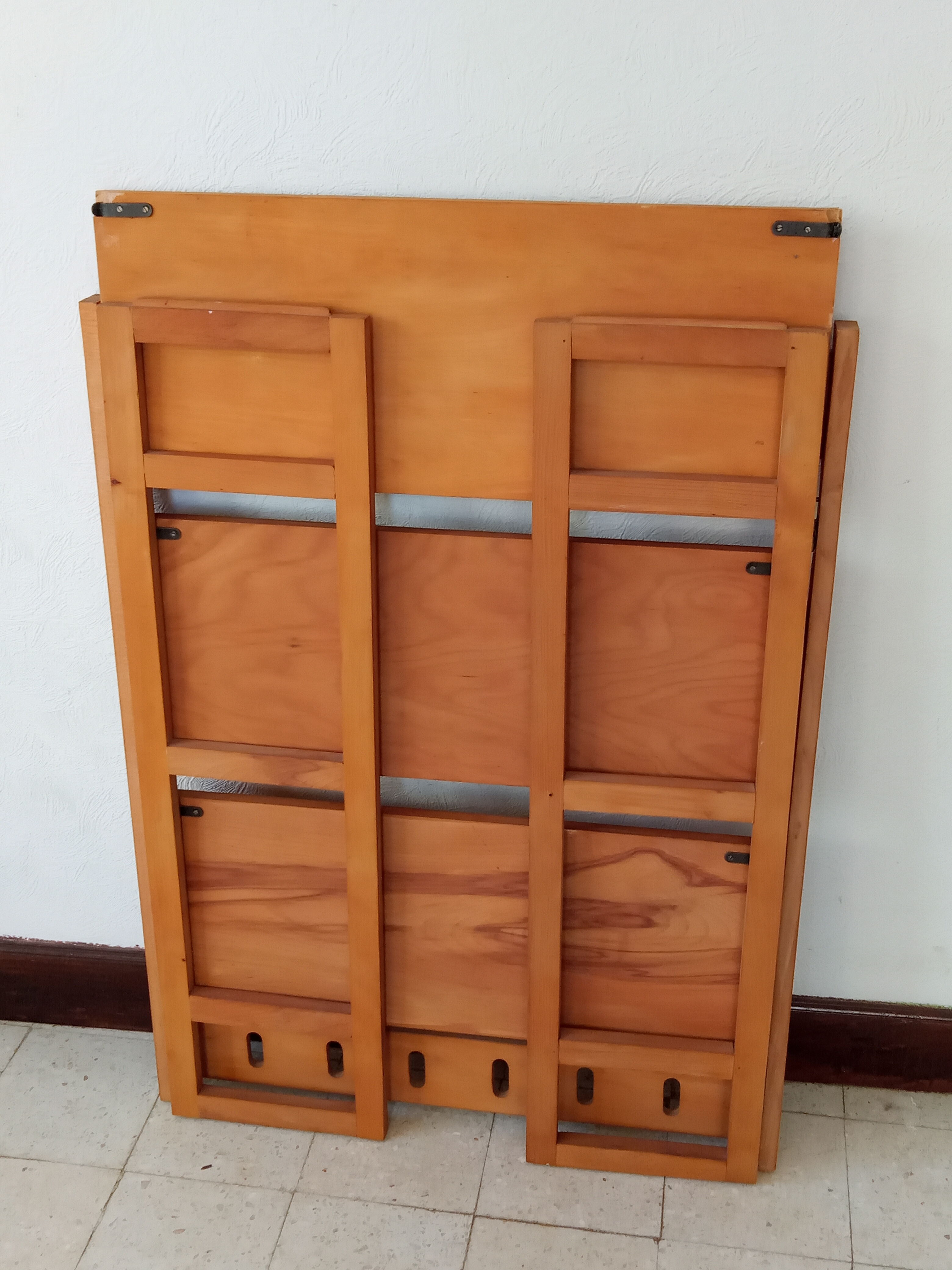 Antique folding shelf of bookseller