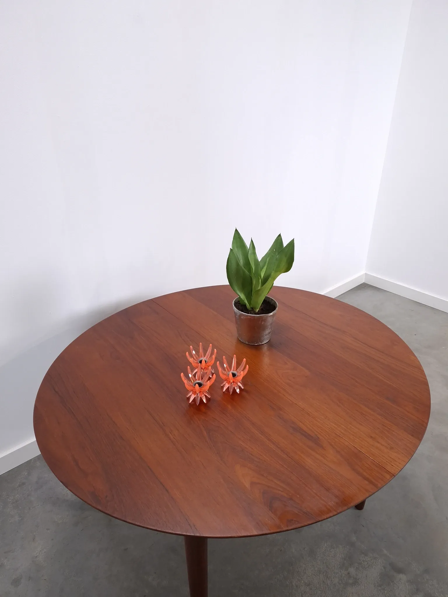 Vintage Danish Søborg Møbelfabrik extendable oval round dining table teak