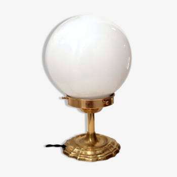 Opal globe lamp *70