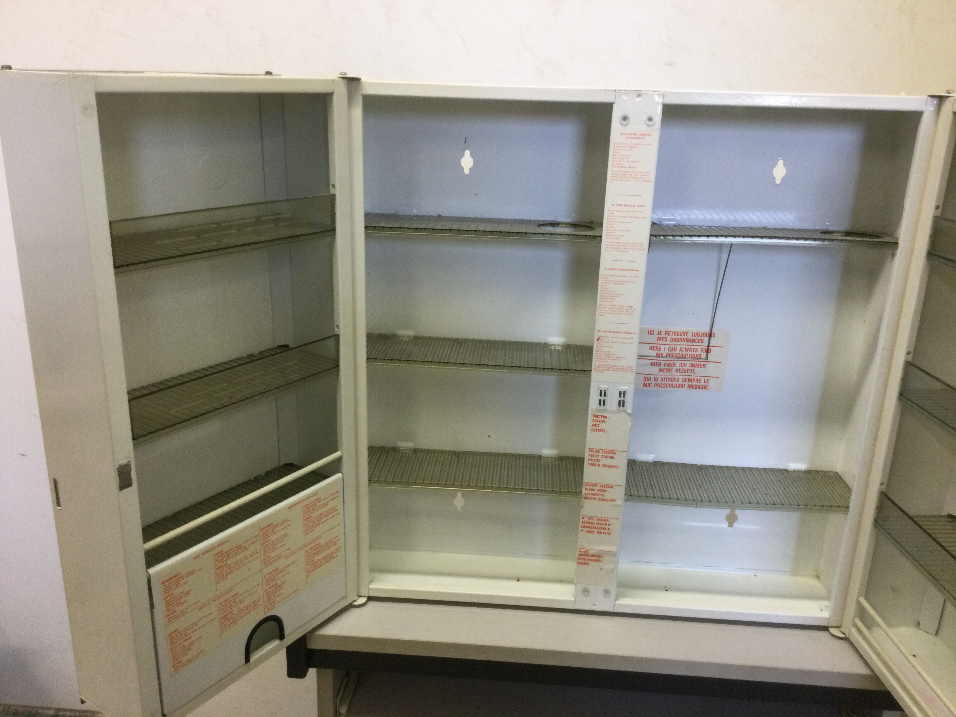 Pharmacy cabinet