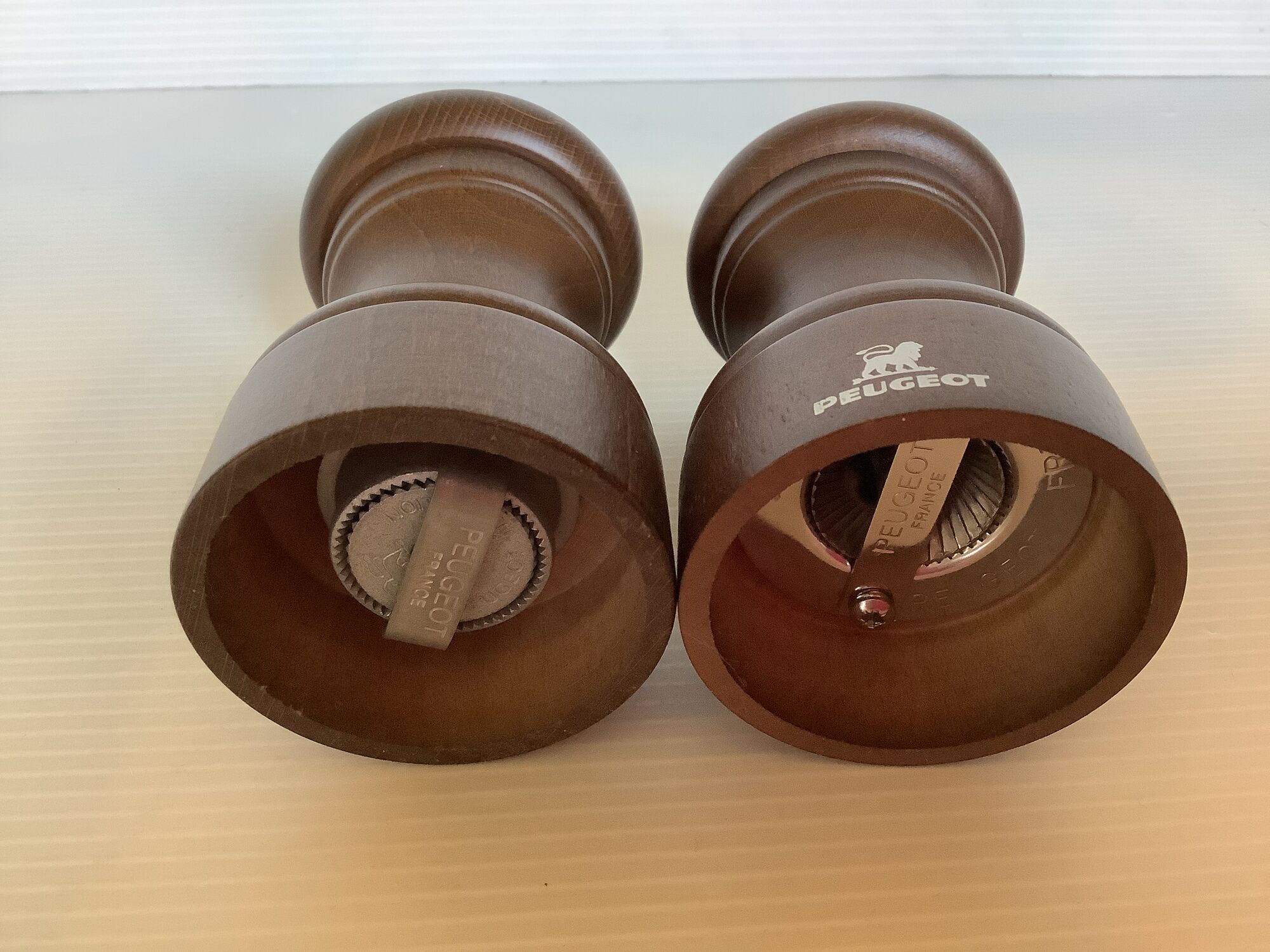 Salt and pepper shaker mills Peugeot wood salt and pepper
