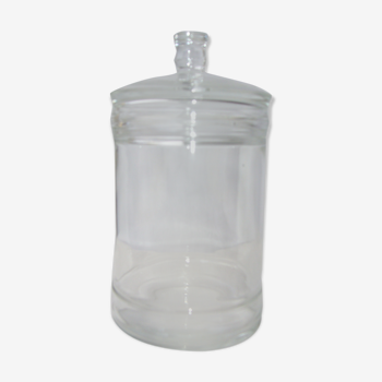 Glass jar with its lid