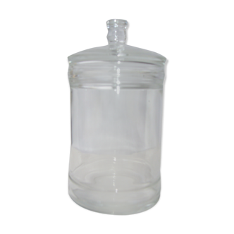Glass jar with its lid