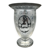 Early 20th century Bohemian vase in engraved crystal with castle and deer motifs