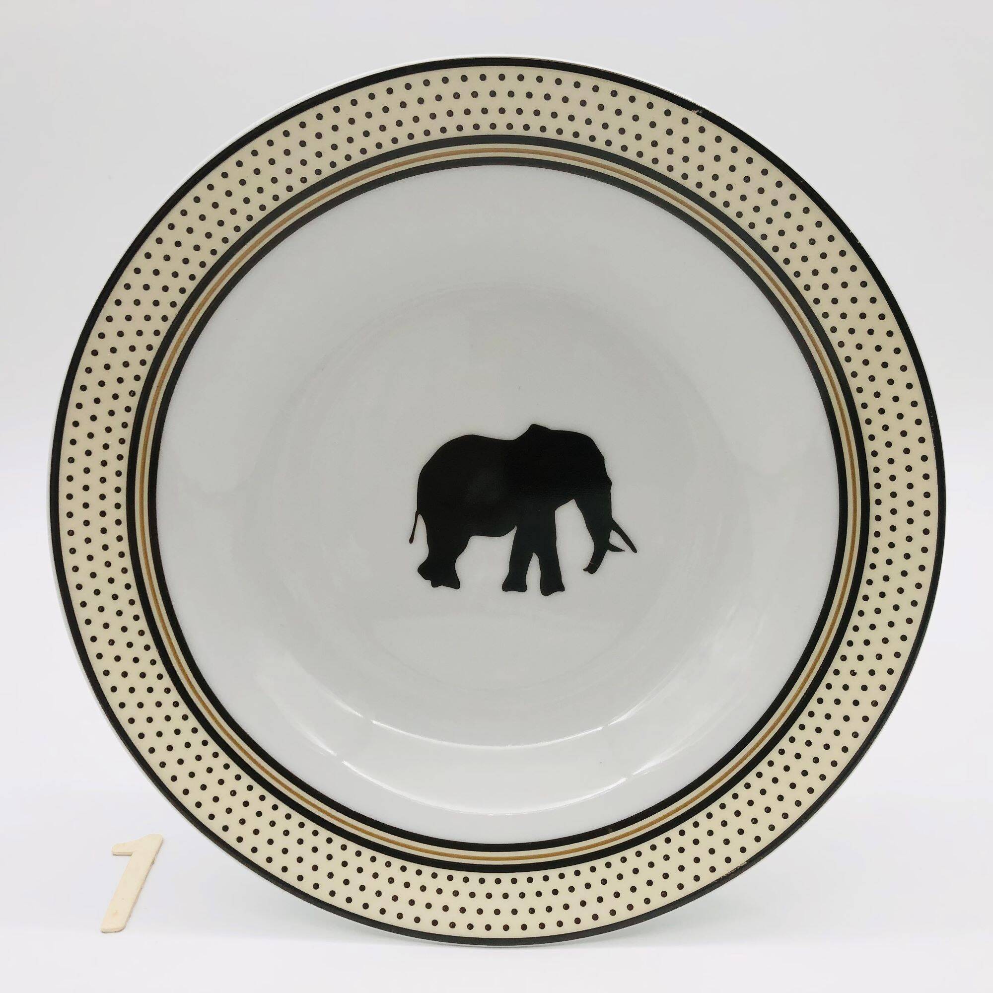 6 Porcelain soup plates, Safari.