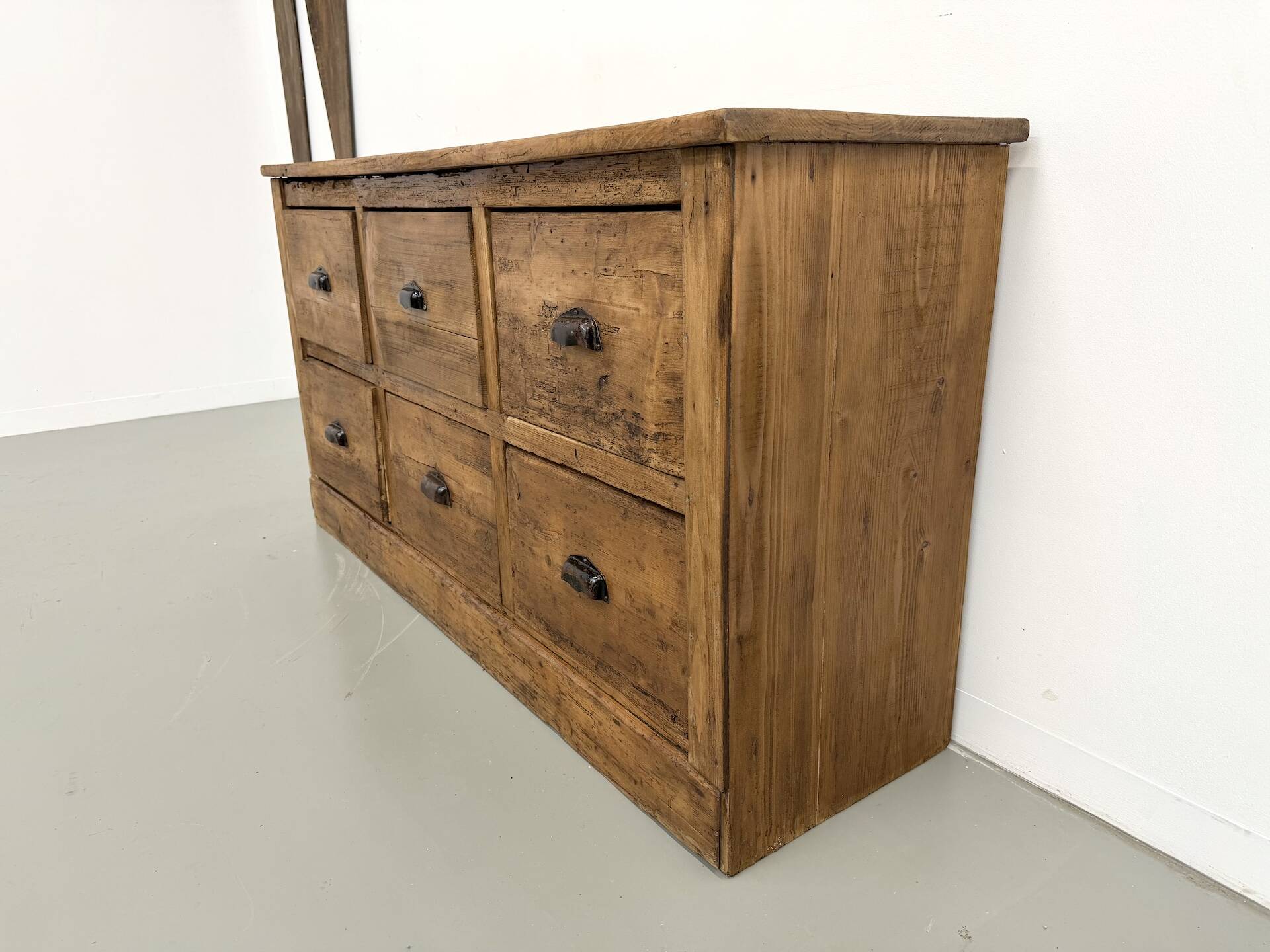 Six-drawer workshop cabinet