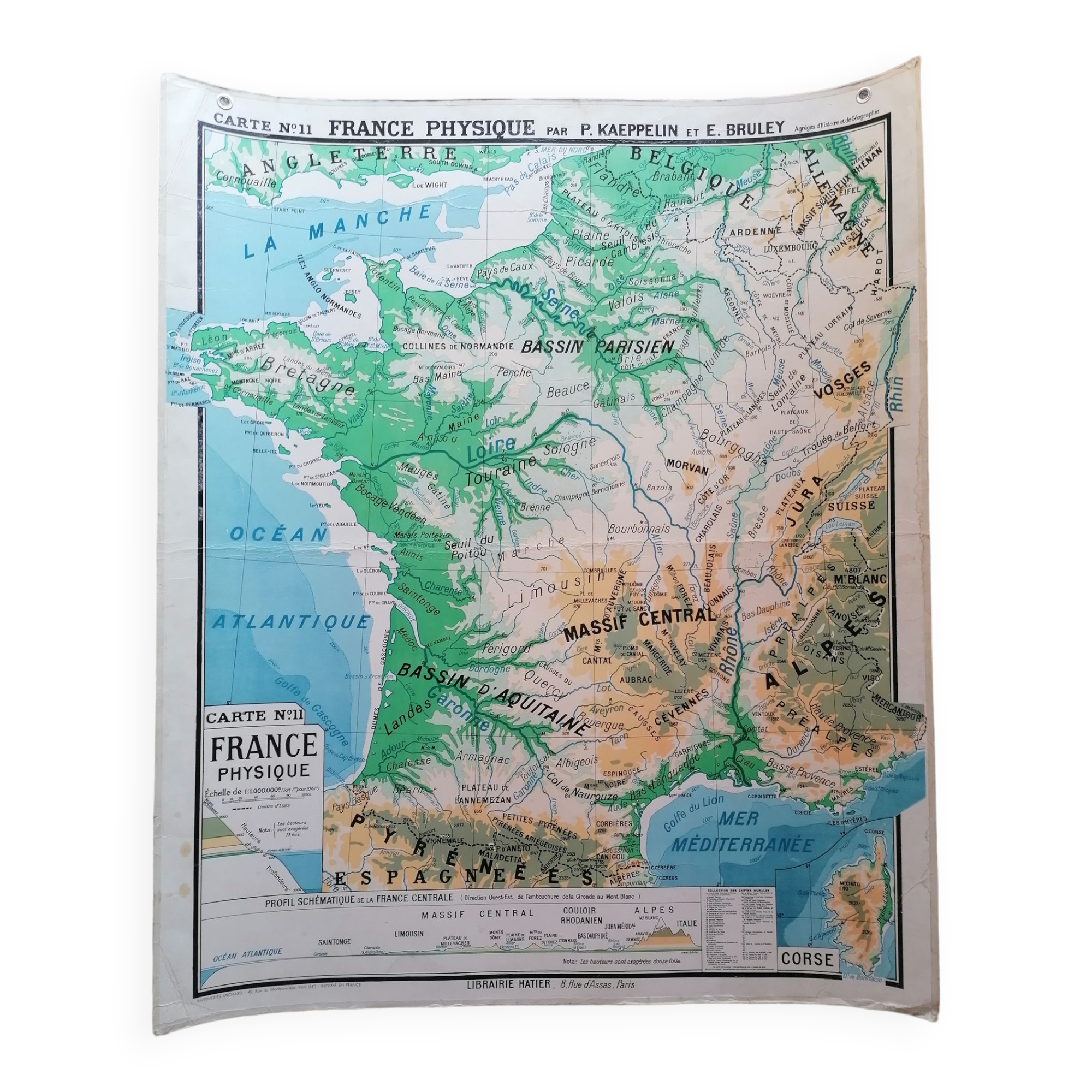 Old physical France map N°11 Hatier Kaeppelin cardboard.