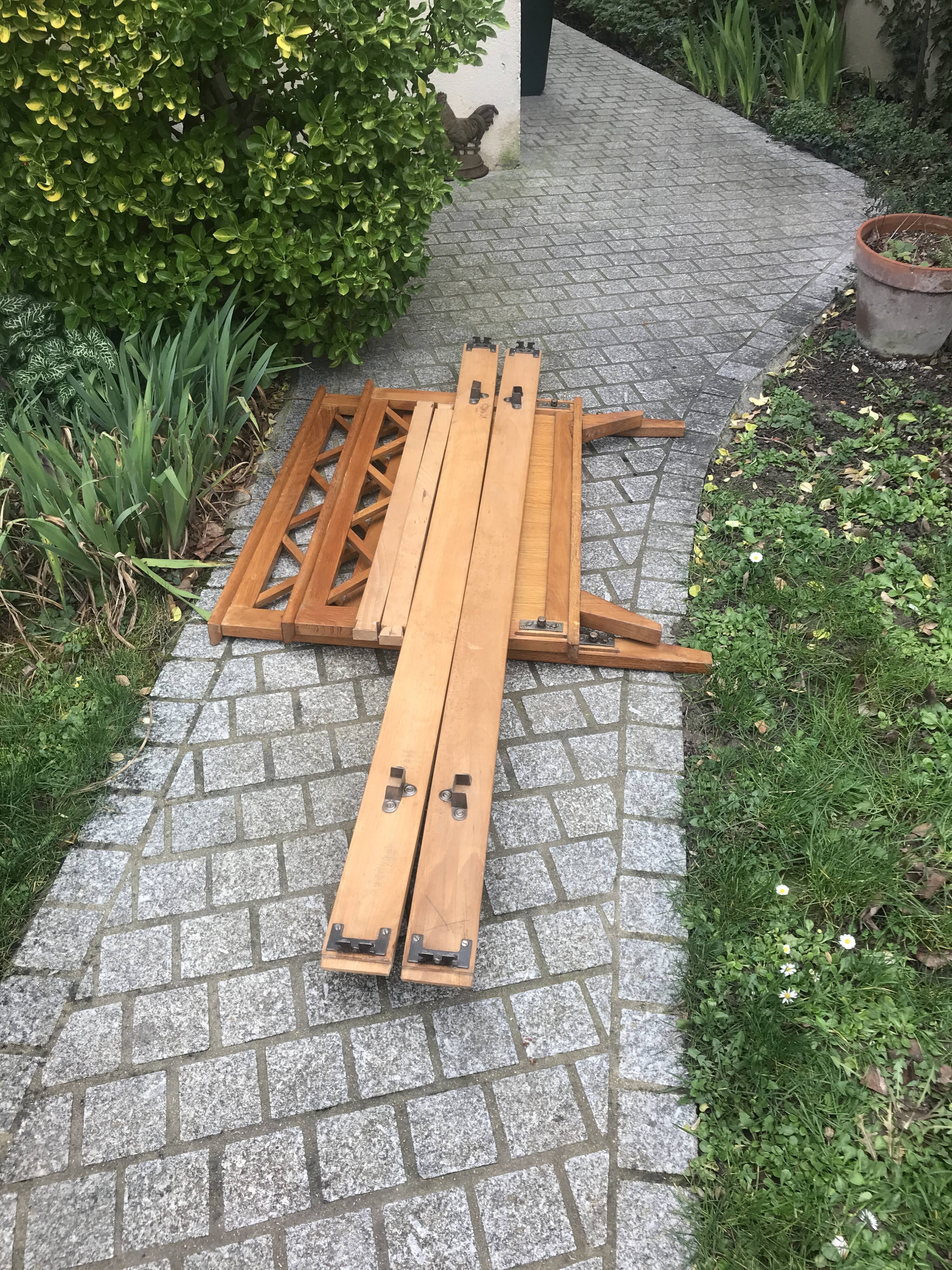 Bed with braces and feet compas vintage