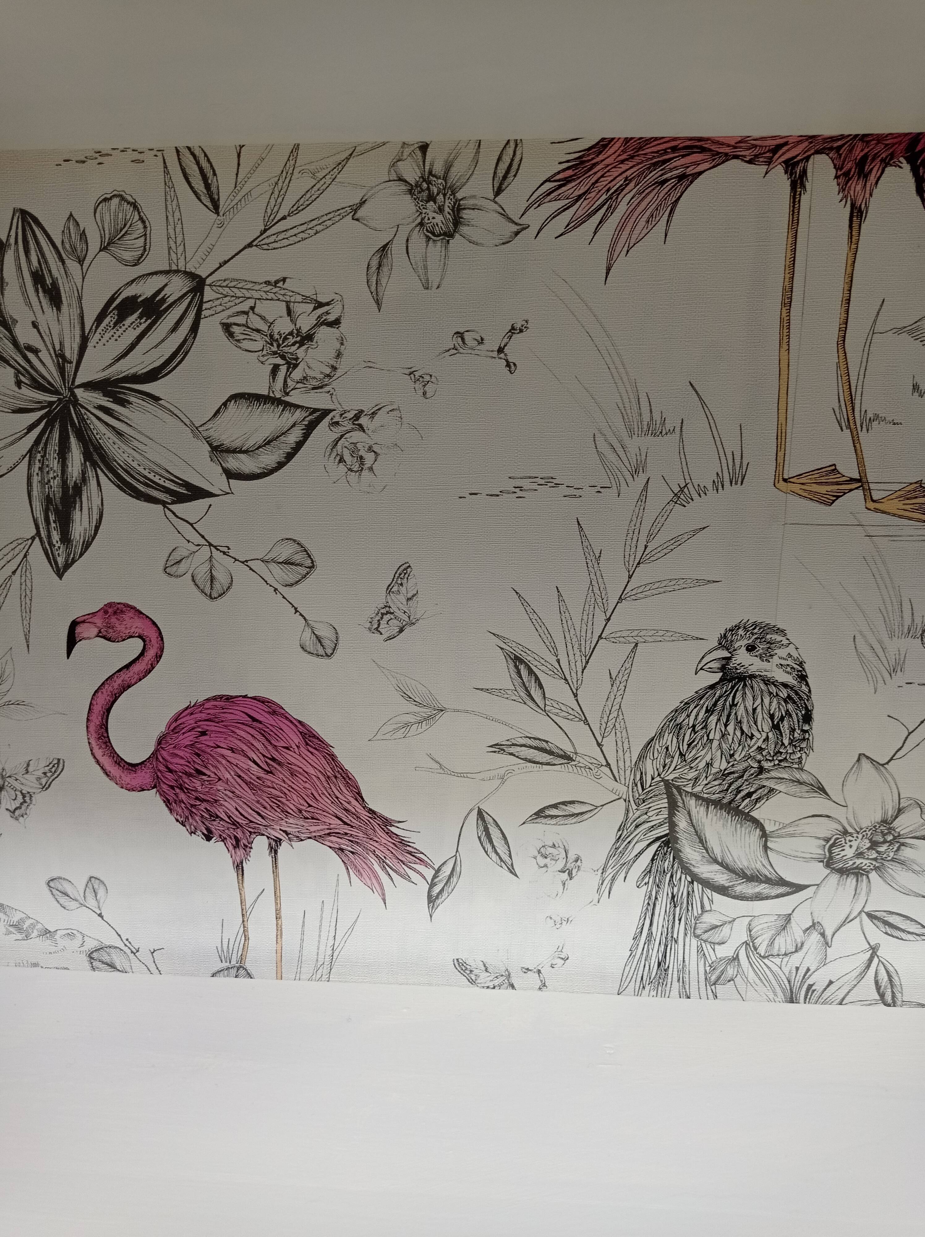 Armoire avec papier peint