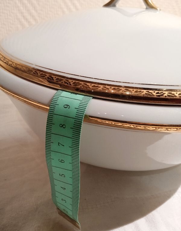 Porcelain vegetable serving dish