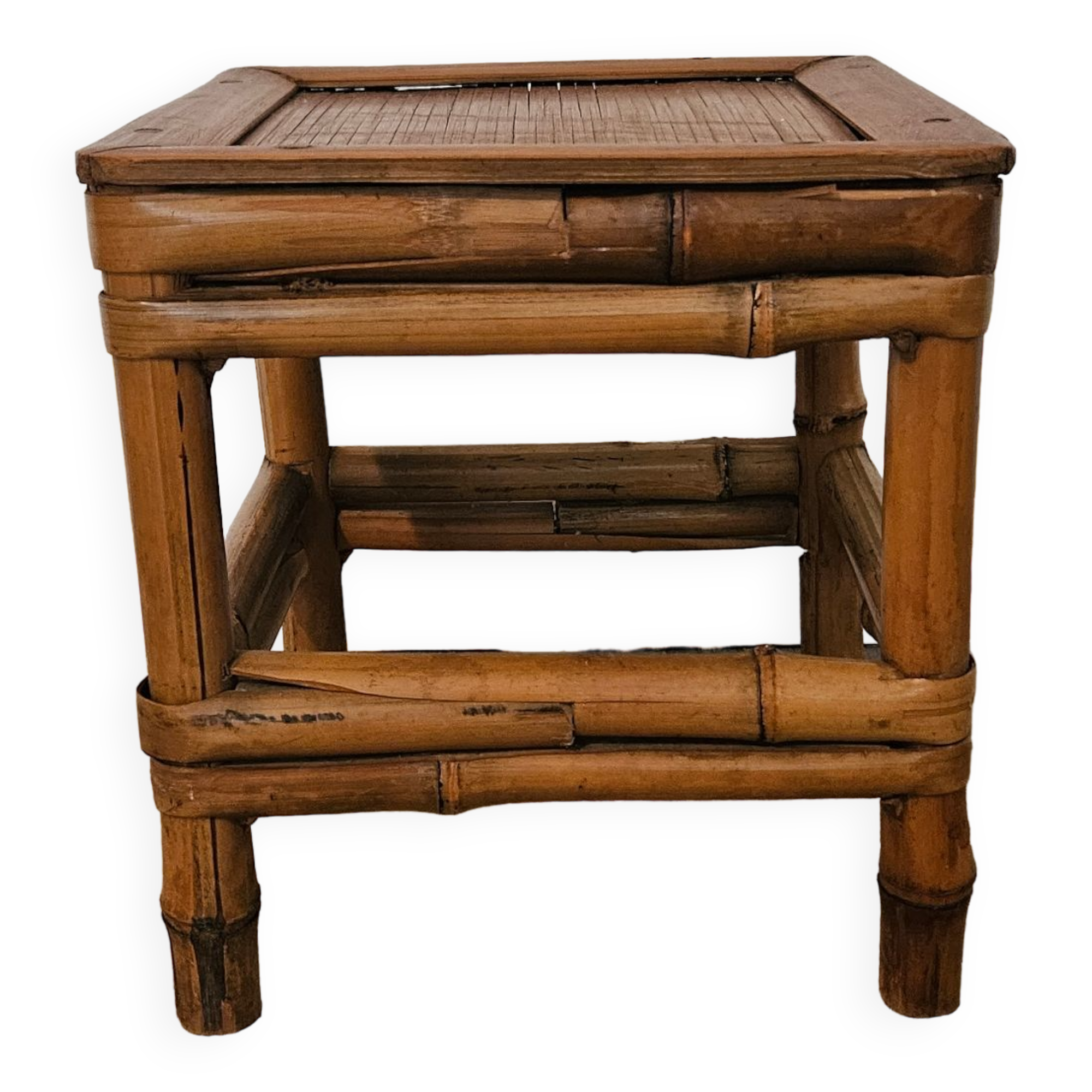 Low rattan seat for plants