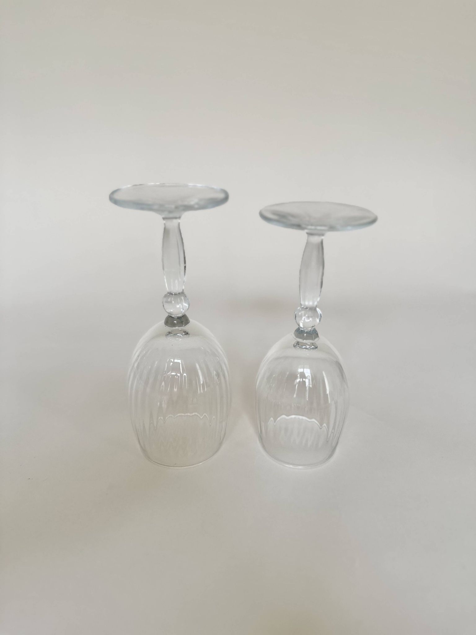 Set of 4 water glasses and 4 wine glasses, swirling glass