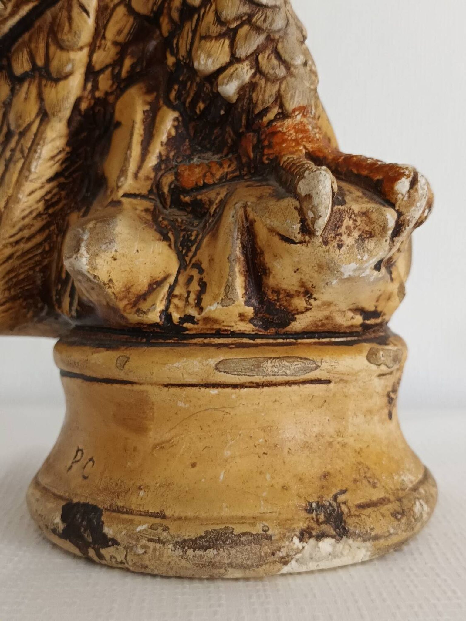 Statue d'aigle en plâtre vintage