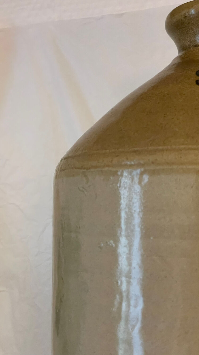 Old alcohol jar from the British army in stoneware.