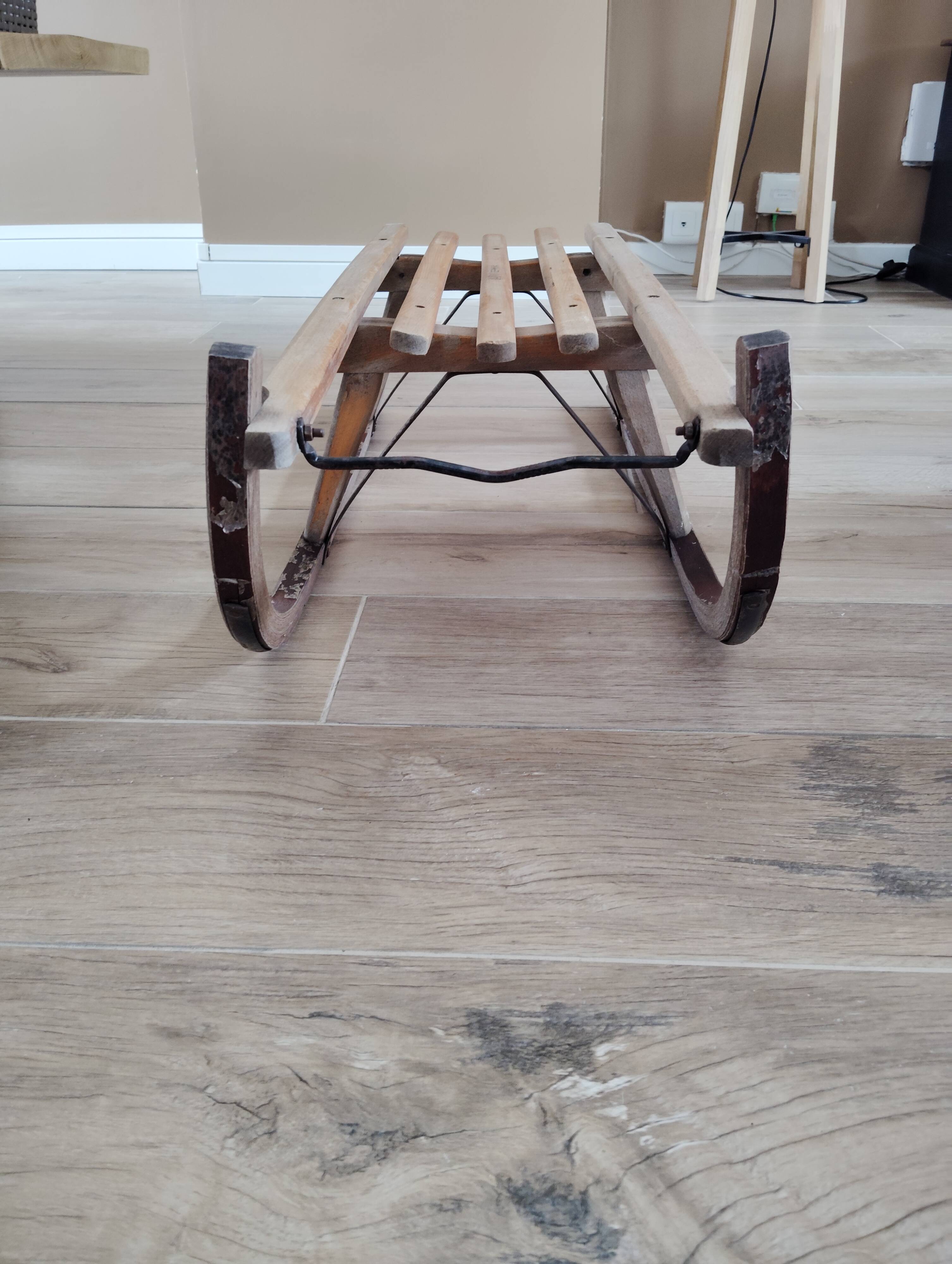 Germina dado wooden sled