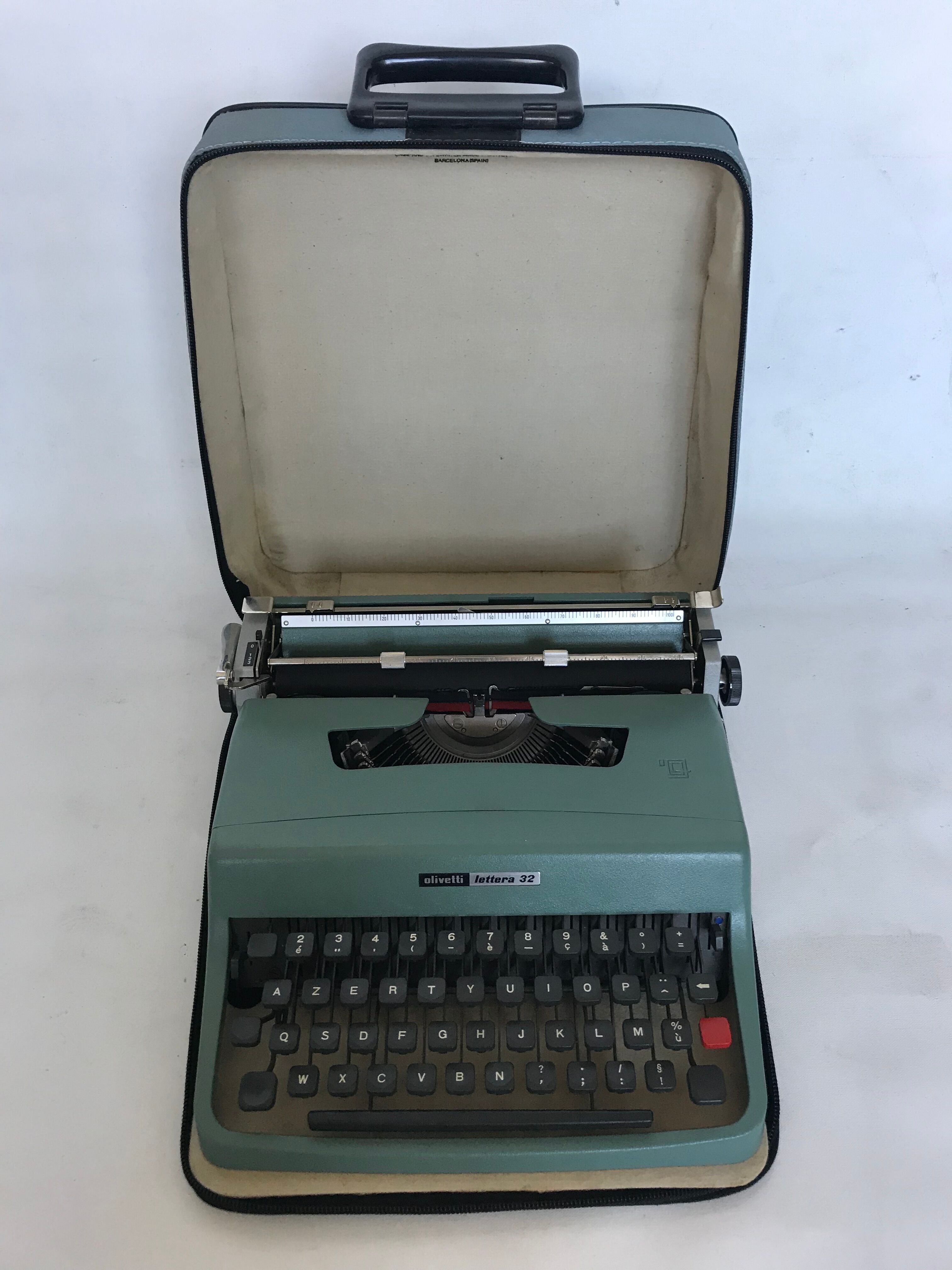 Typewriter, Olivetti Lettera 32