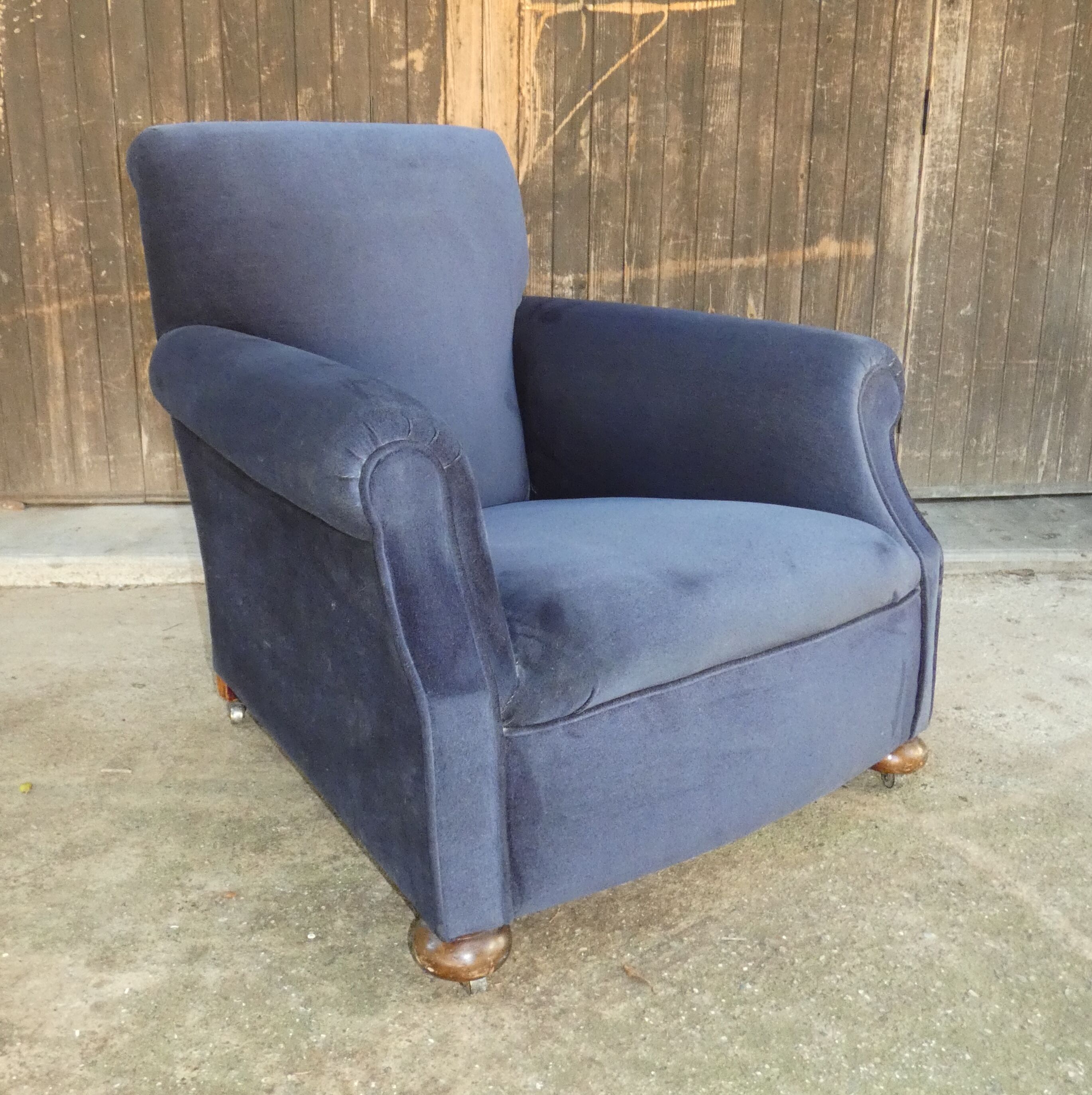 Club art deco blue armchair