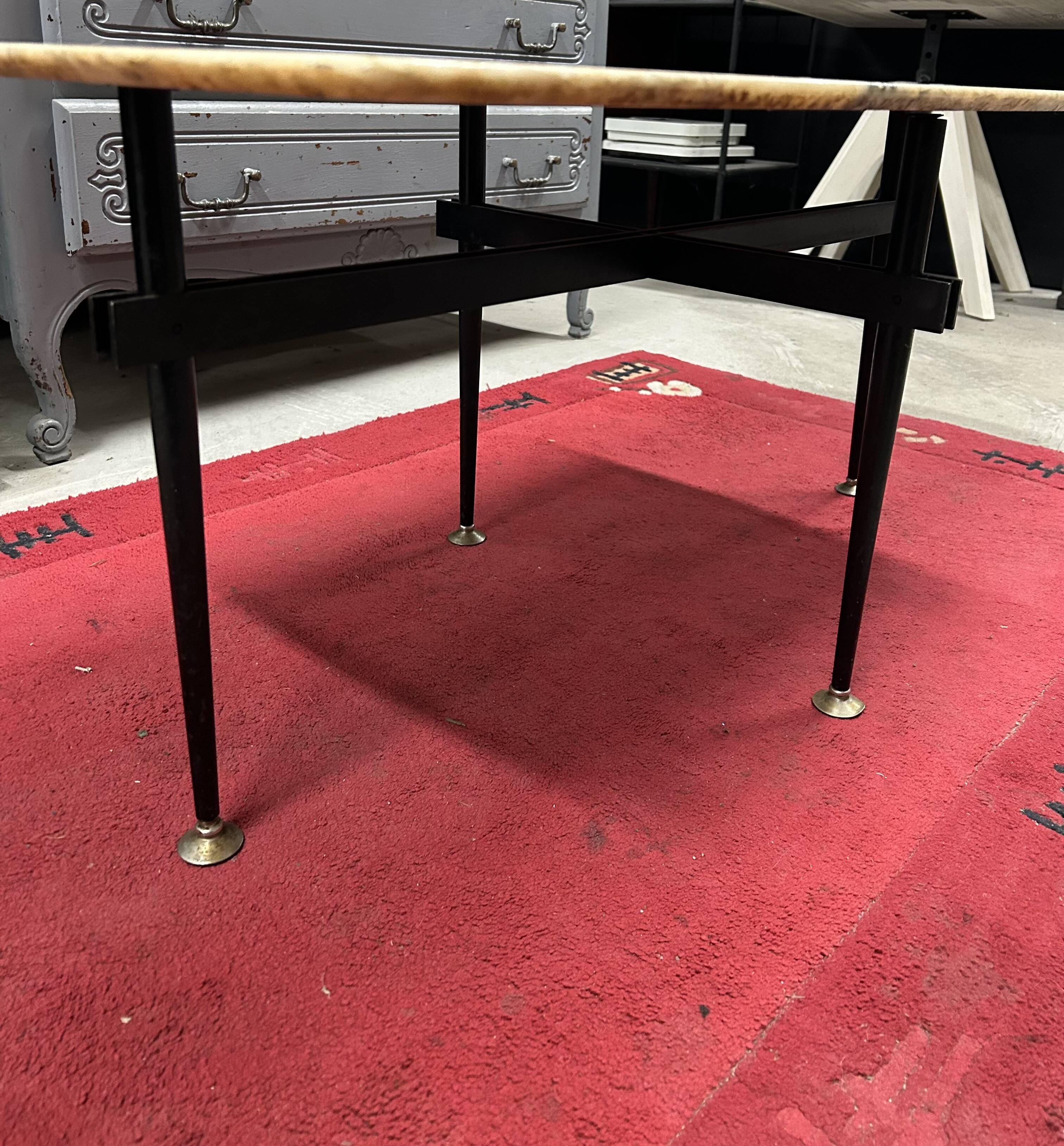 Table avec plateau en marbre