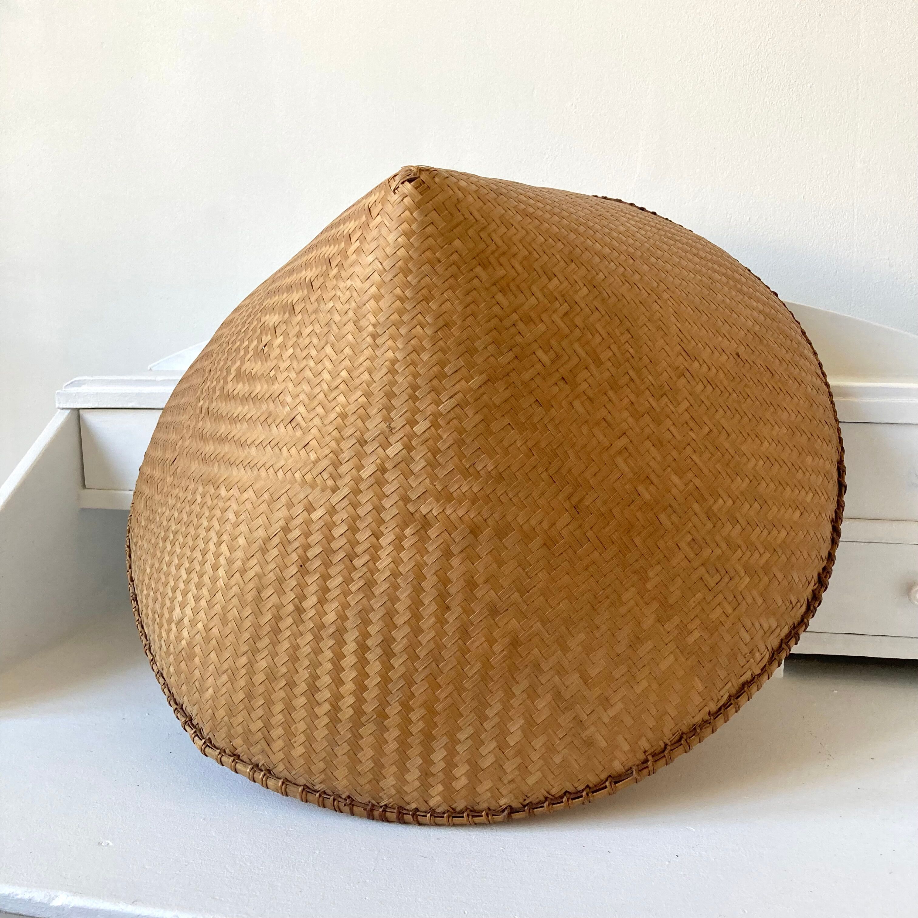 Chapeau asiatique tressé