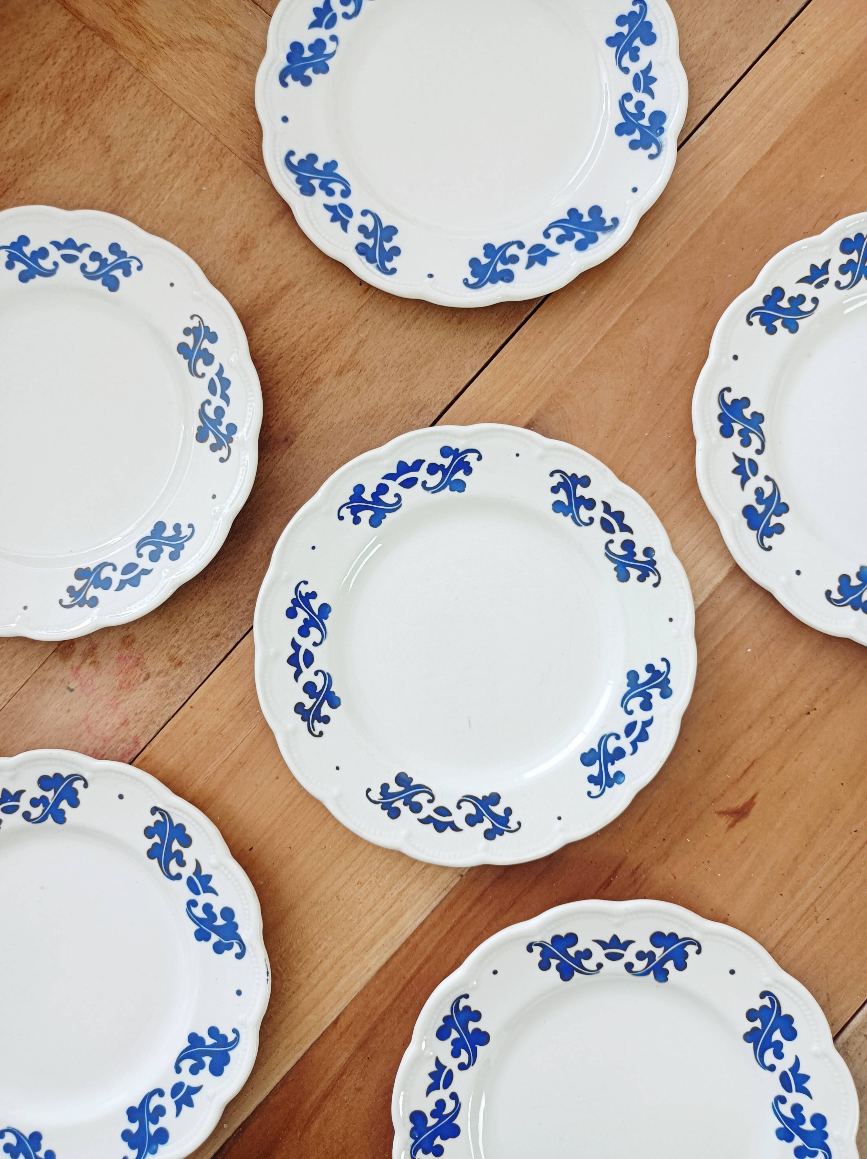 Set of 6 Boch oak leaf dessert plates