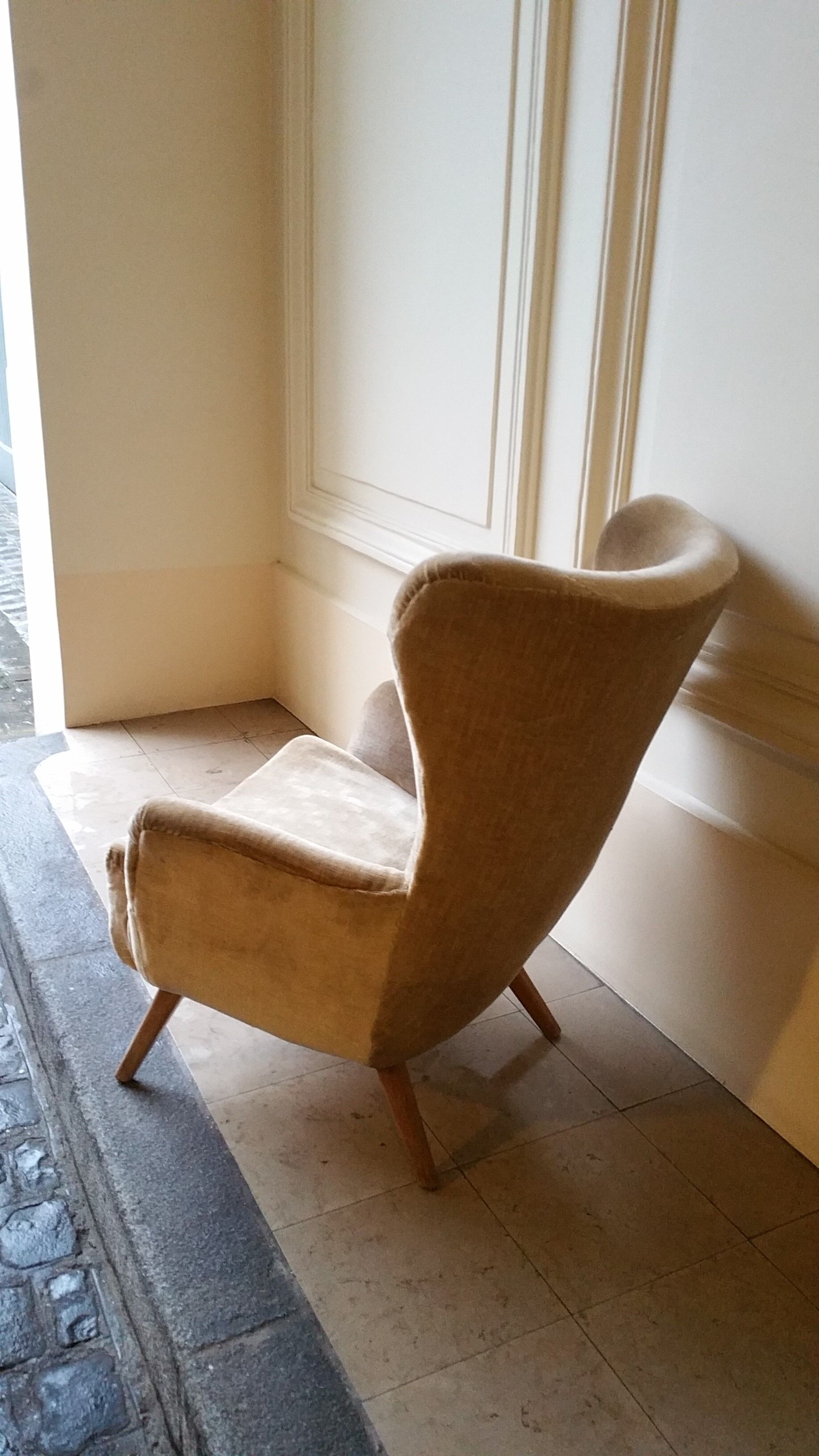 Chair has ears beige flesh wing in his 50s/60s juice