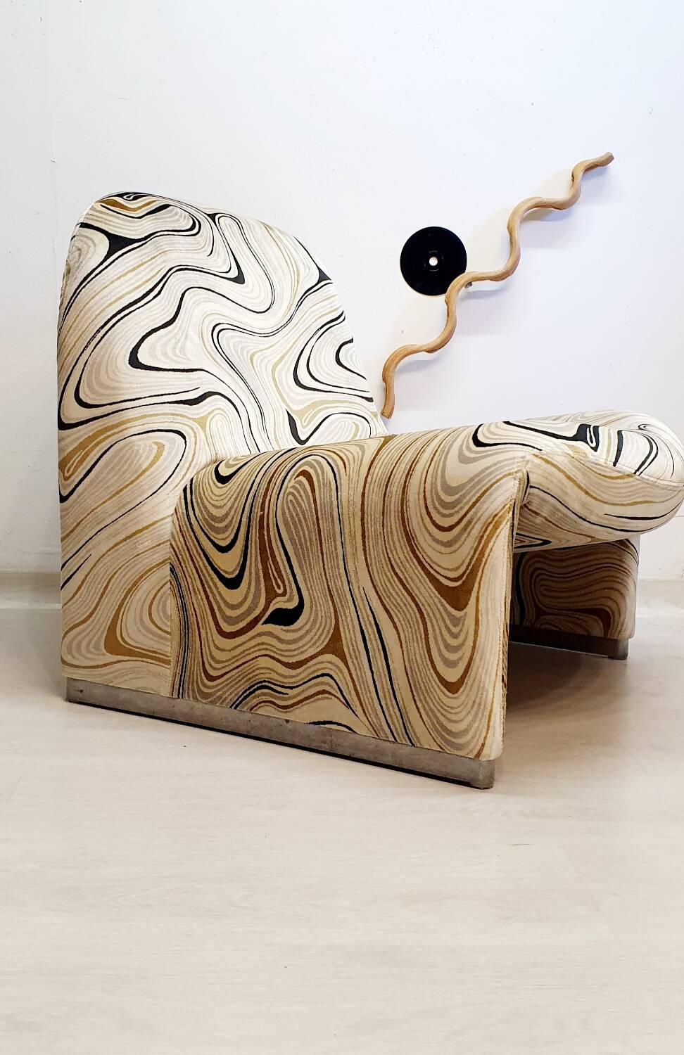 Alky armchair