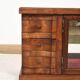 Meuble à bijoux avec 6 tiroirs et vitrine.