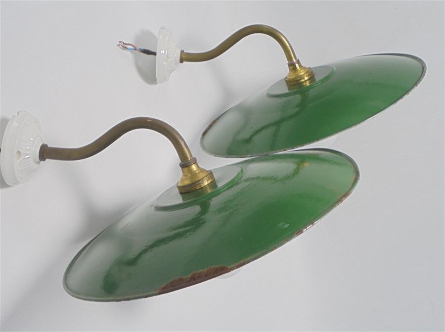 Duo of enamelled sheet metal wall lamps