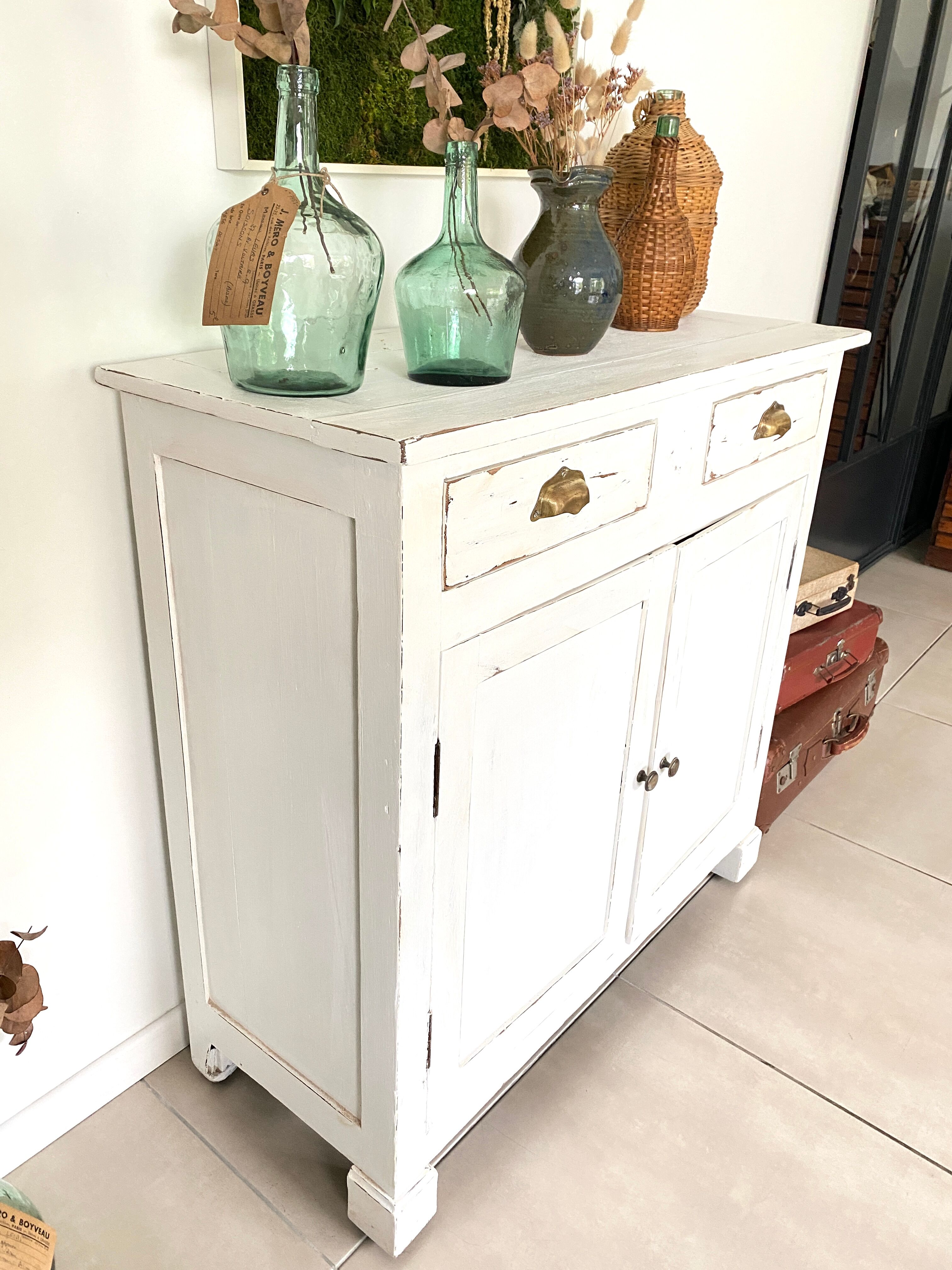 White Parisian buffet