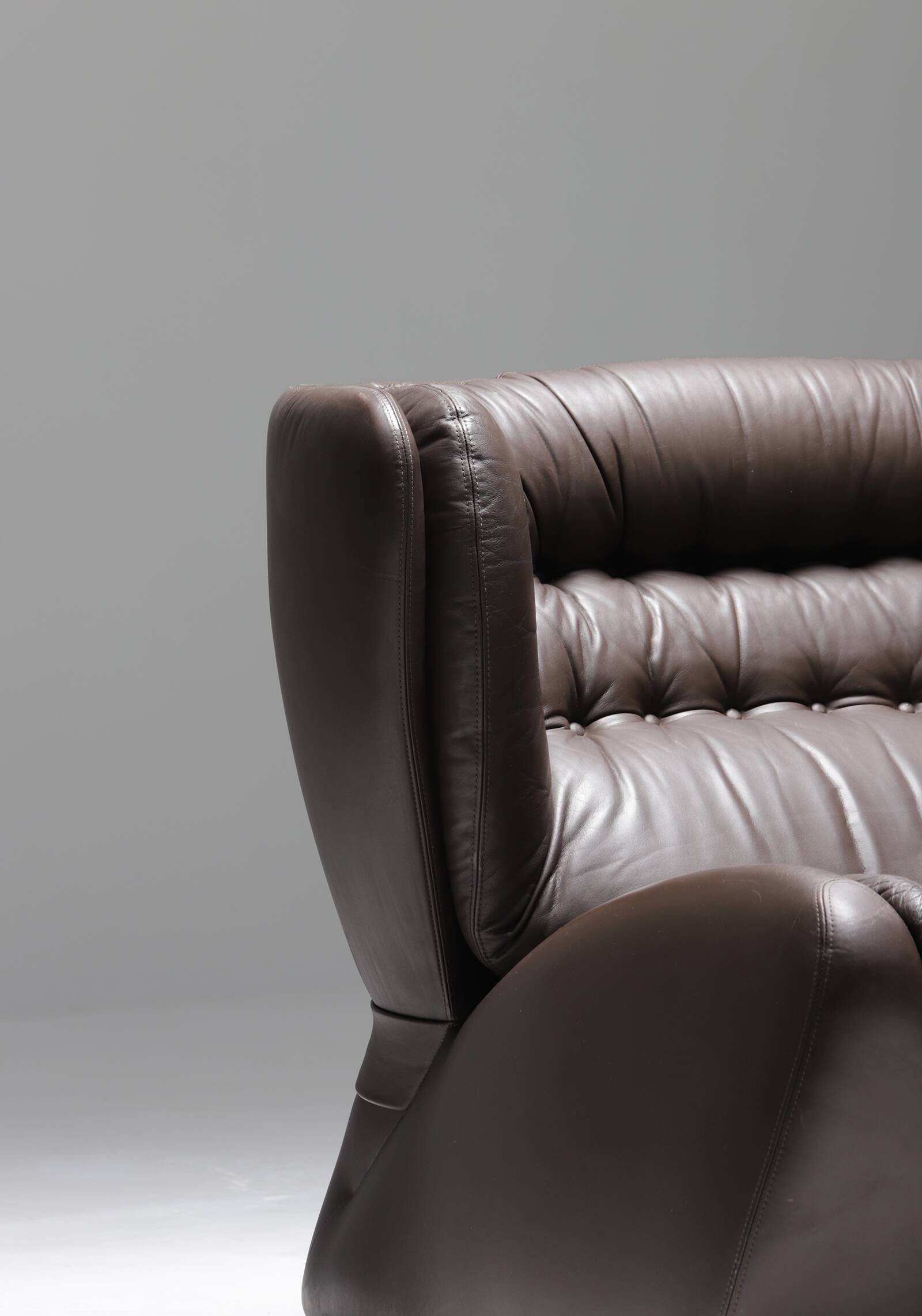 One-seat lounge sofa model pasha, manufactured in the 1970s by durlet, belgium.