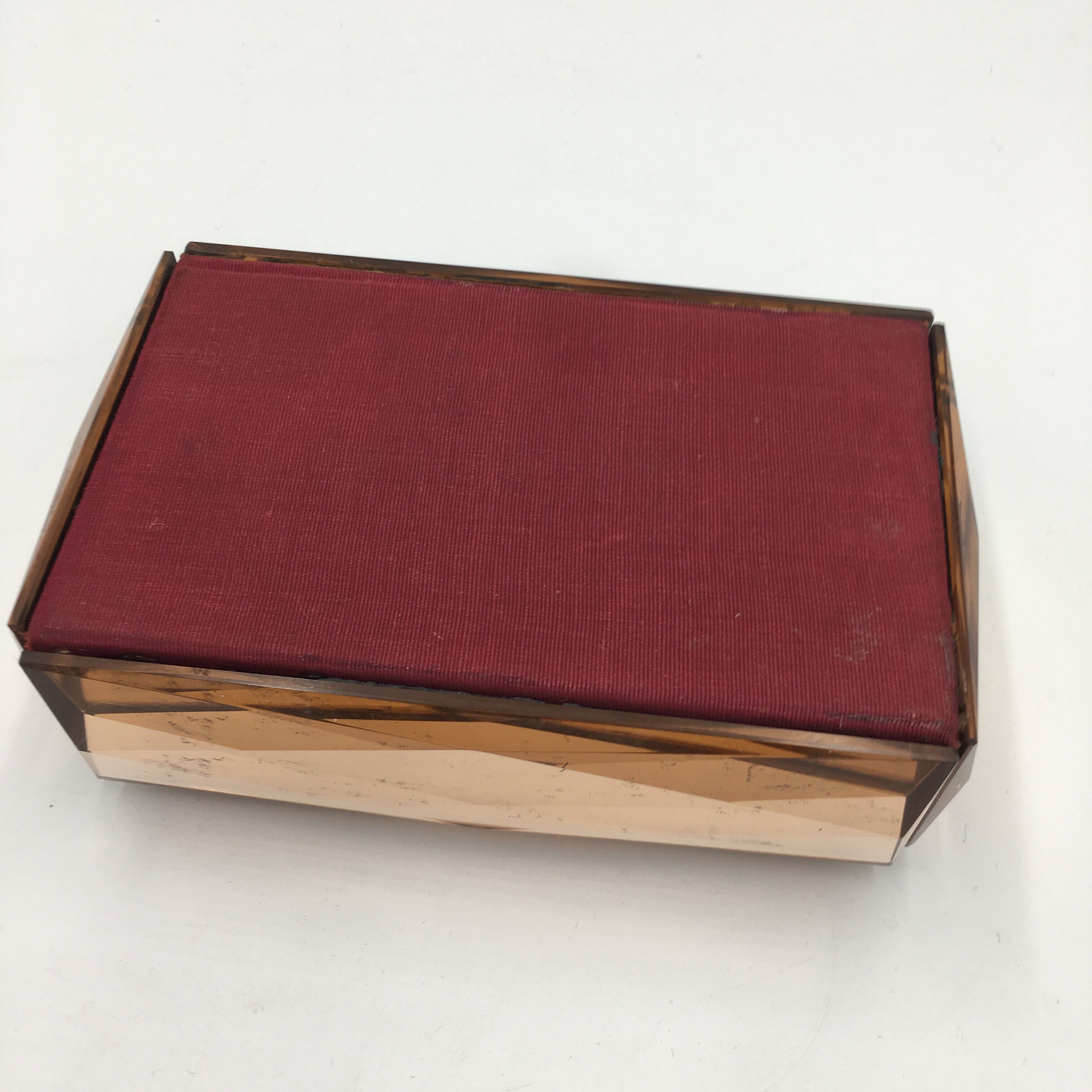 Mirror jewelry box in pink relief