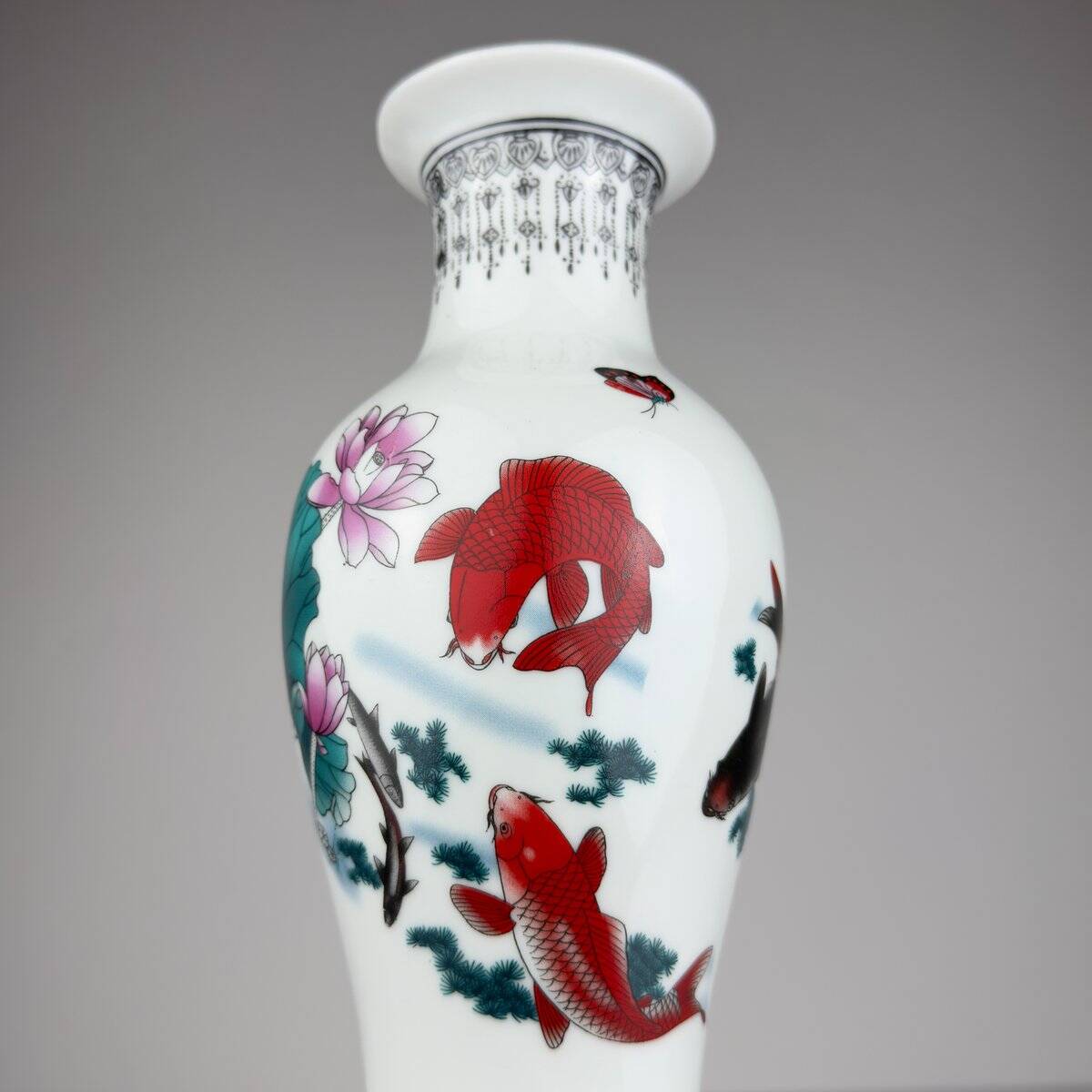 Vintage Chinese export porcelain vase, China, 1970s