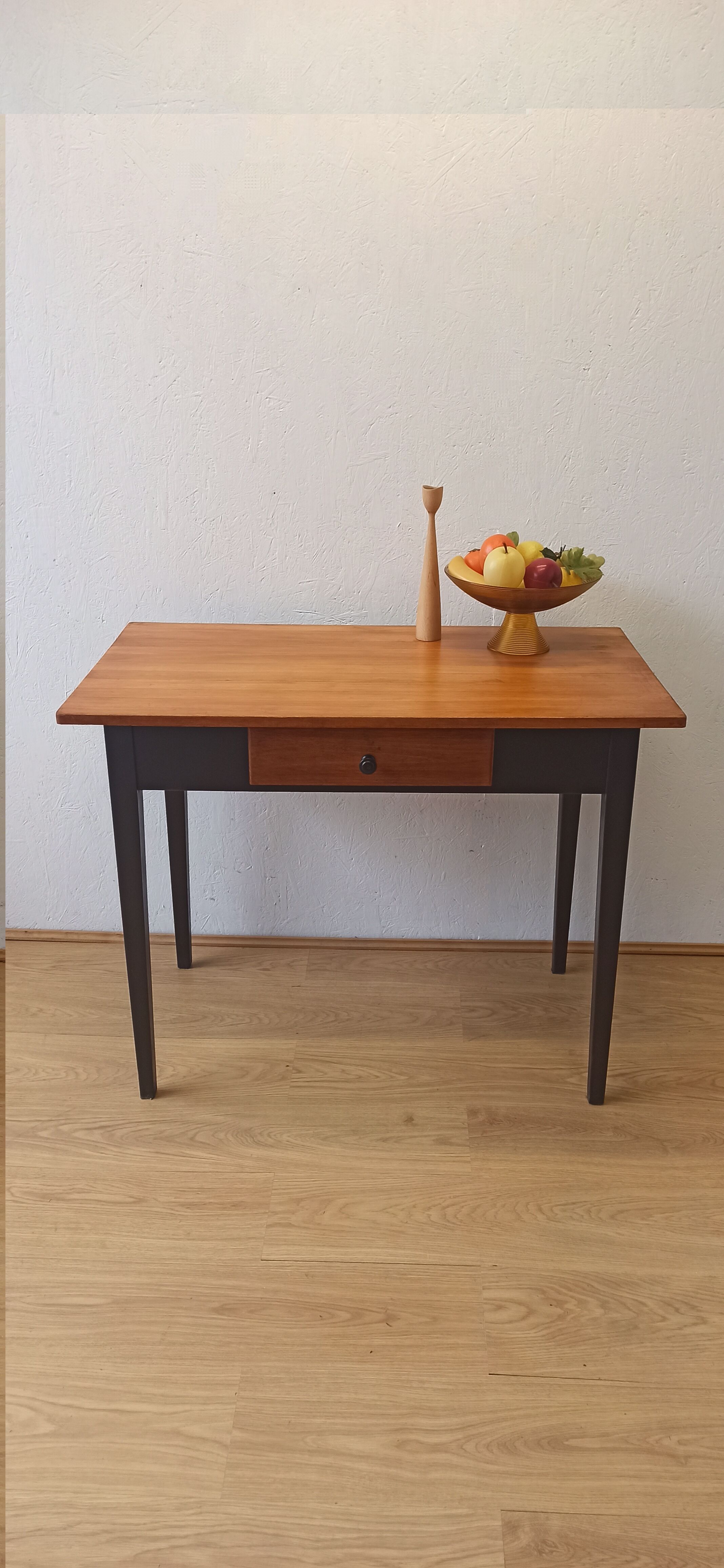 Minimalist kitchen table