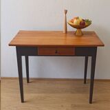 Minimalist kitchen table