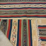 Tapis multicolores en laine