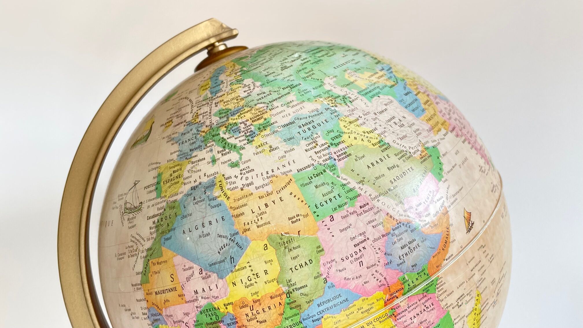 Globe earth luminous italy vintage wood