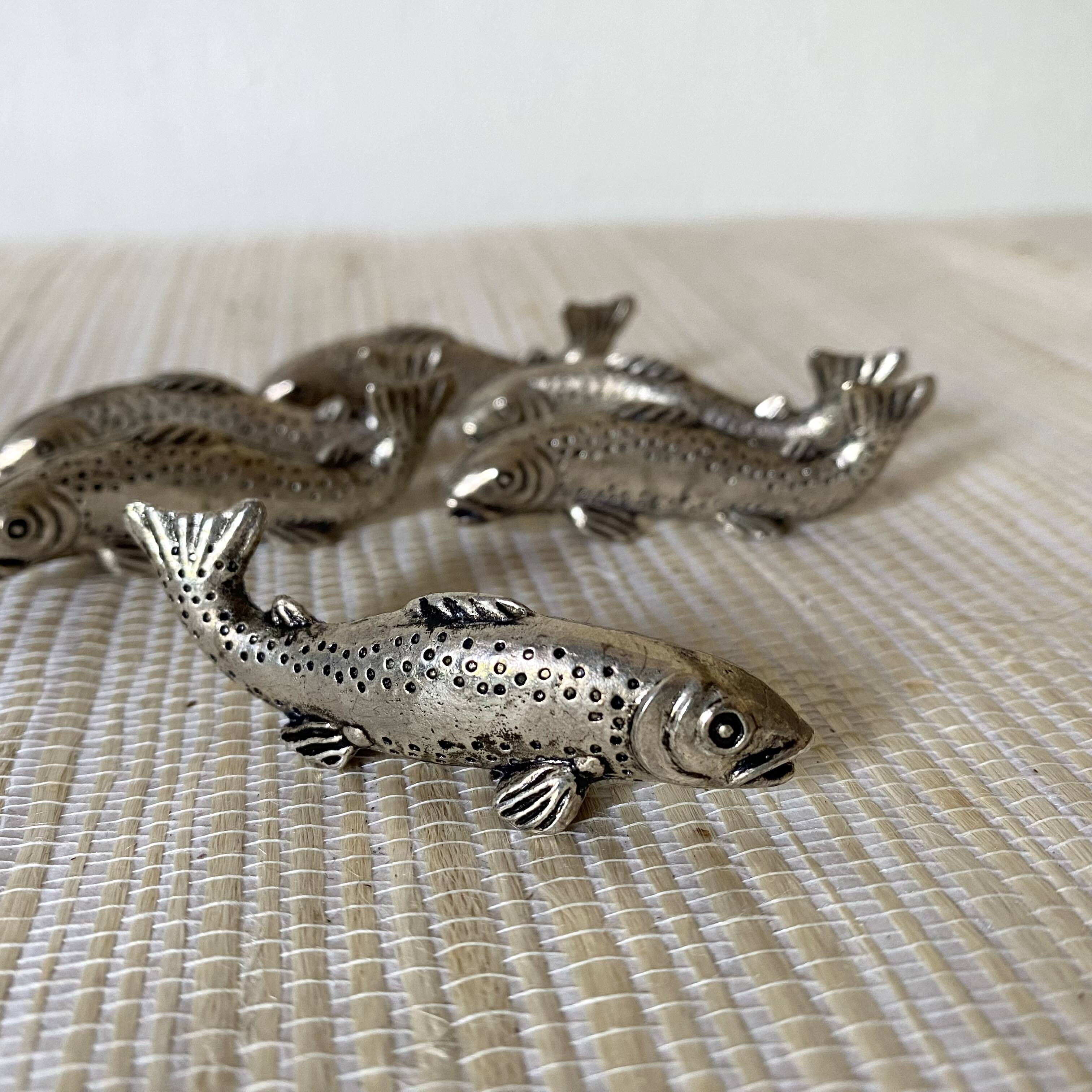 Silver metal fish knife holder