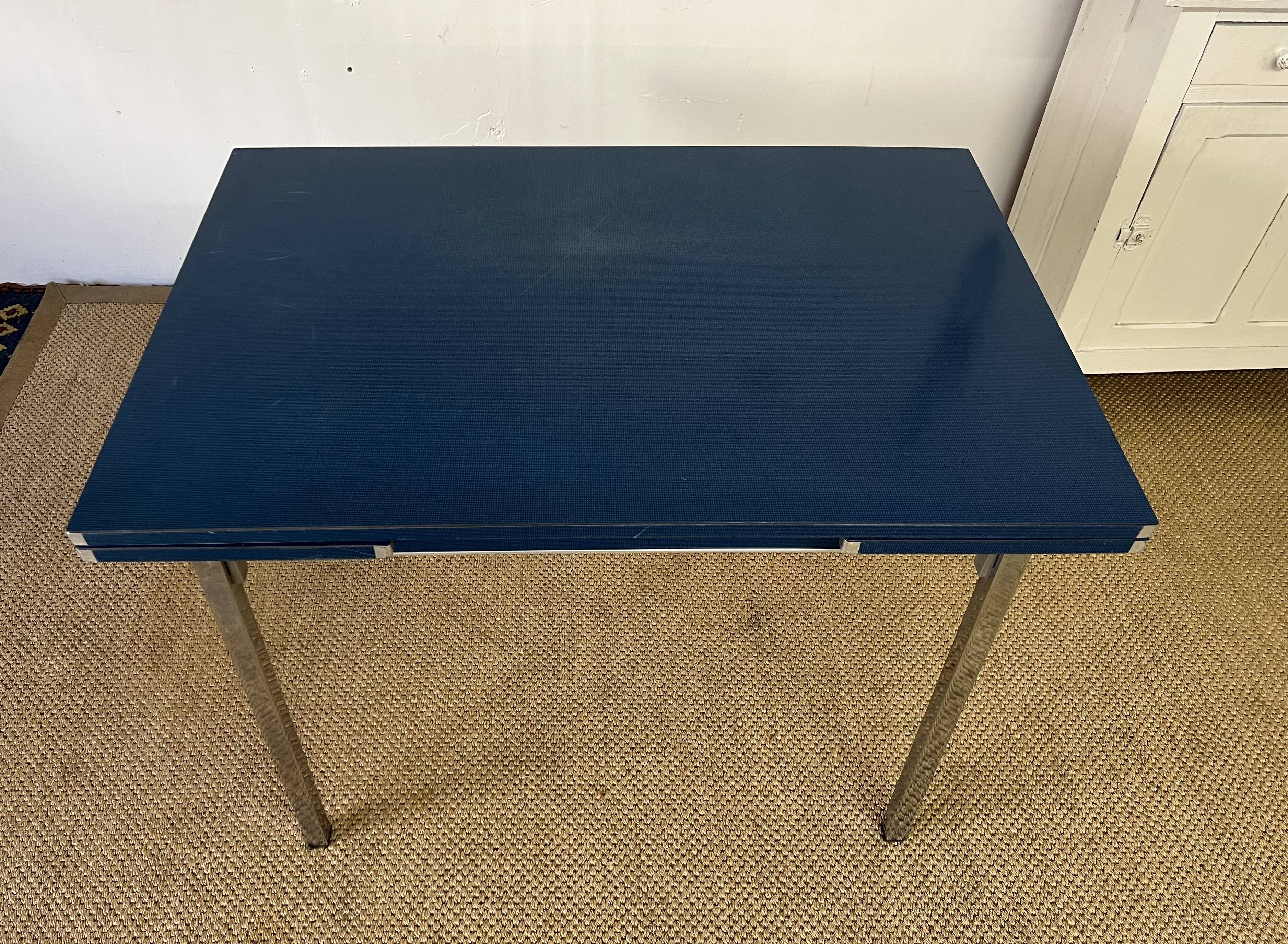 Formica table with extensions