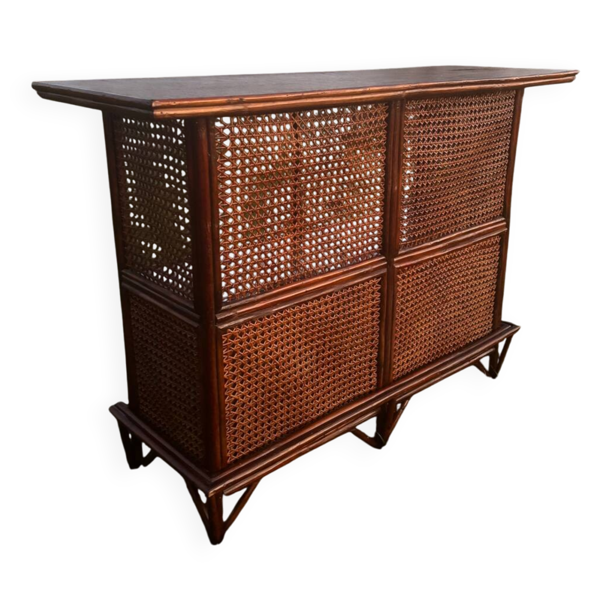 Rattan bar