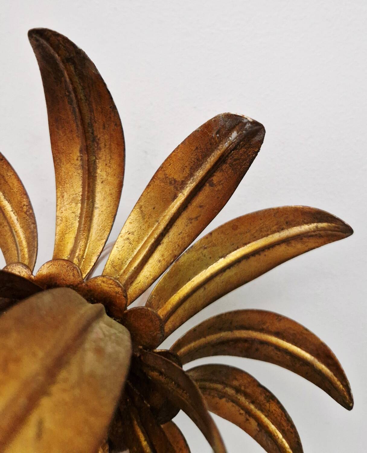 Italian ceiling light in gilded metal, floral design, 1960-70.