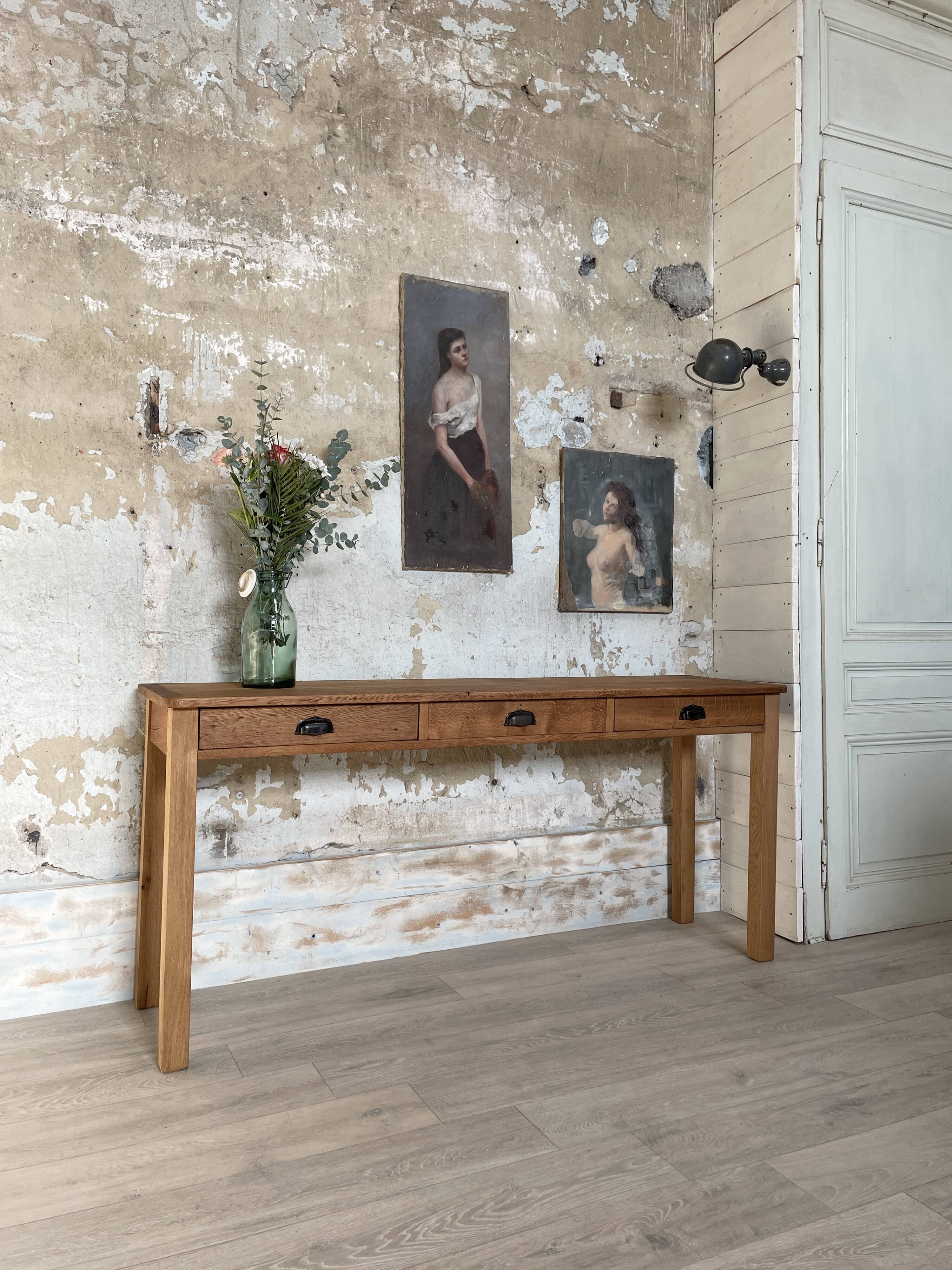 Console service in solid oak, circa 1900.