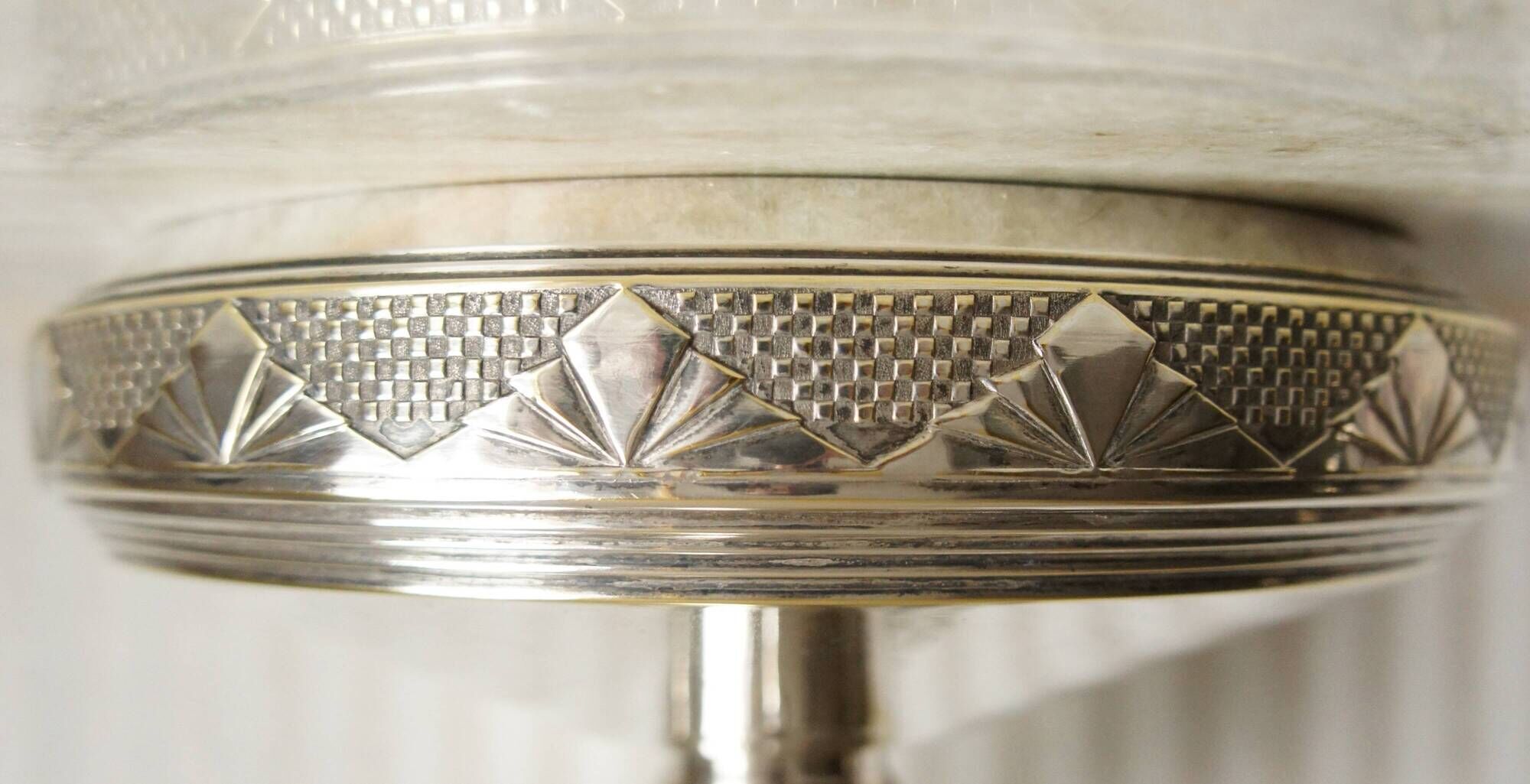 Cup or compotier on art deco pedestal in silver metal