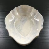 Scalloped hollow dish