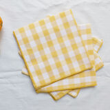 Flying tablecloth made of white cotton gas and mismatched towels