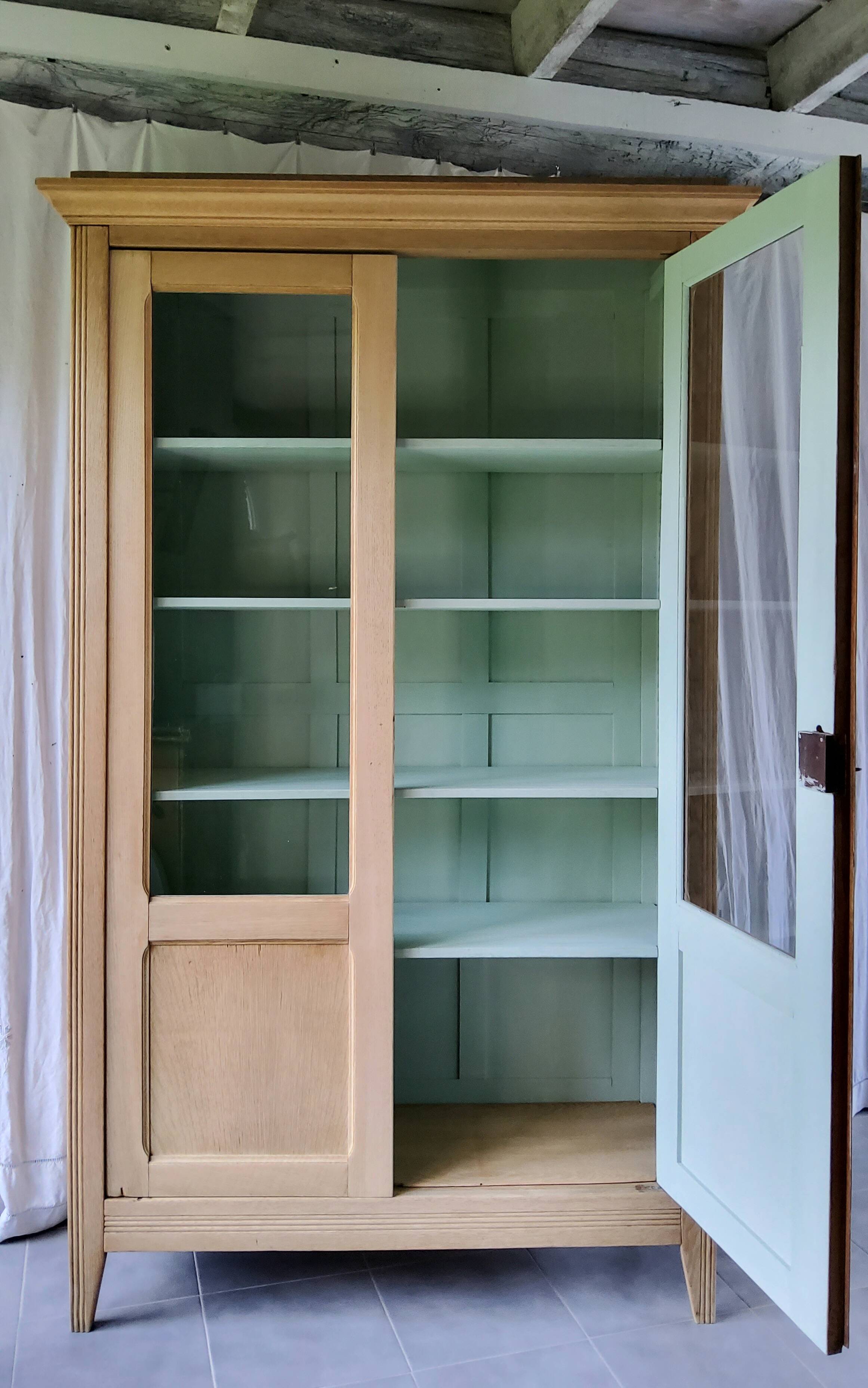 Armoire bibliothèque d’école ancienne