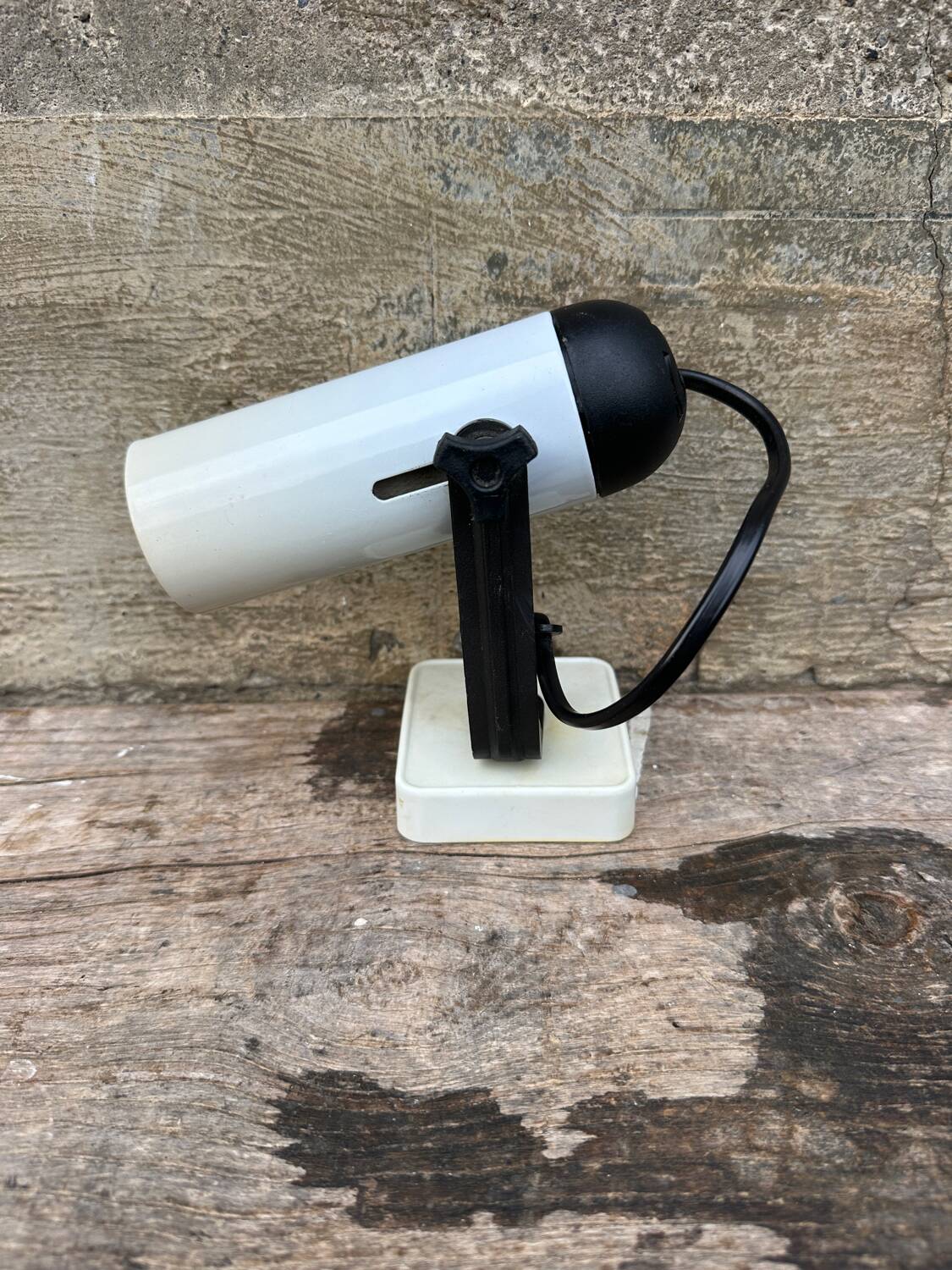 Vintage wall light, old 70s spotlight, Italian "il faretto", white.