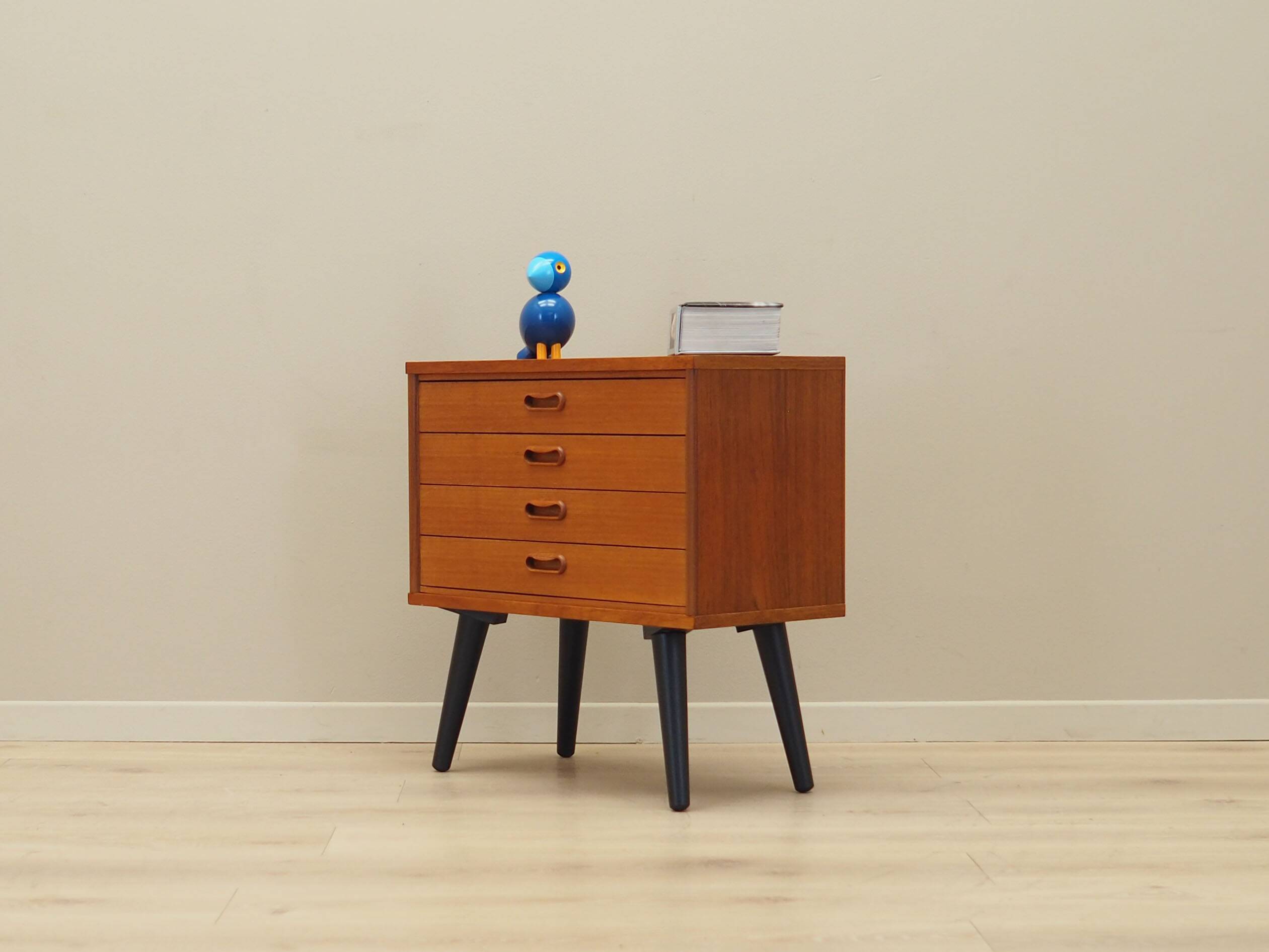 Commode en teck, design danois, années 1970, production : Danemark