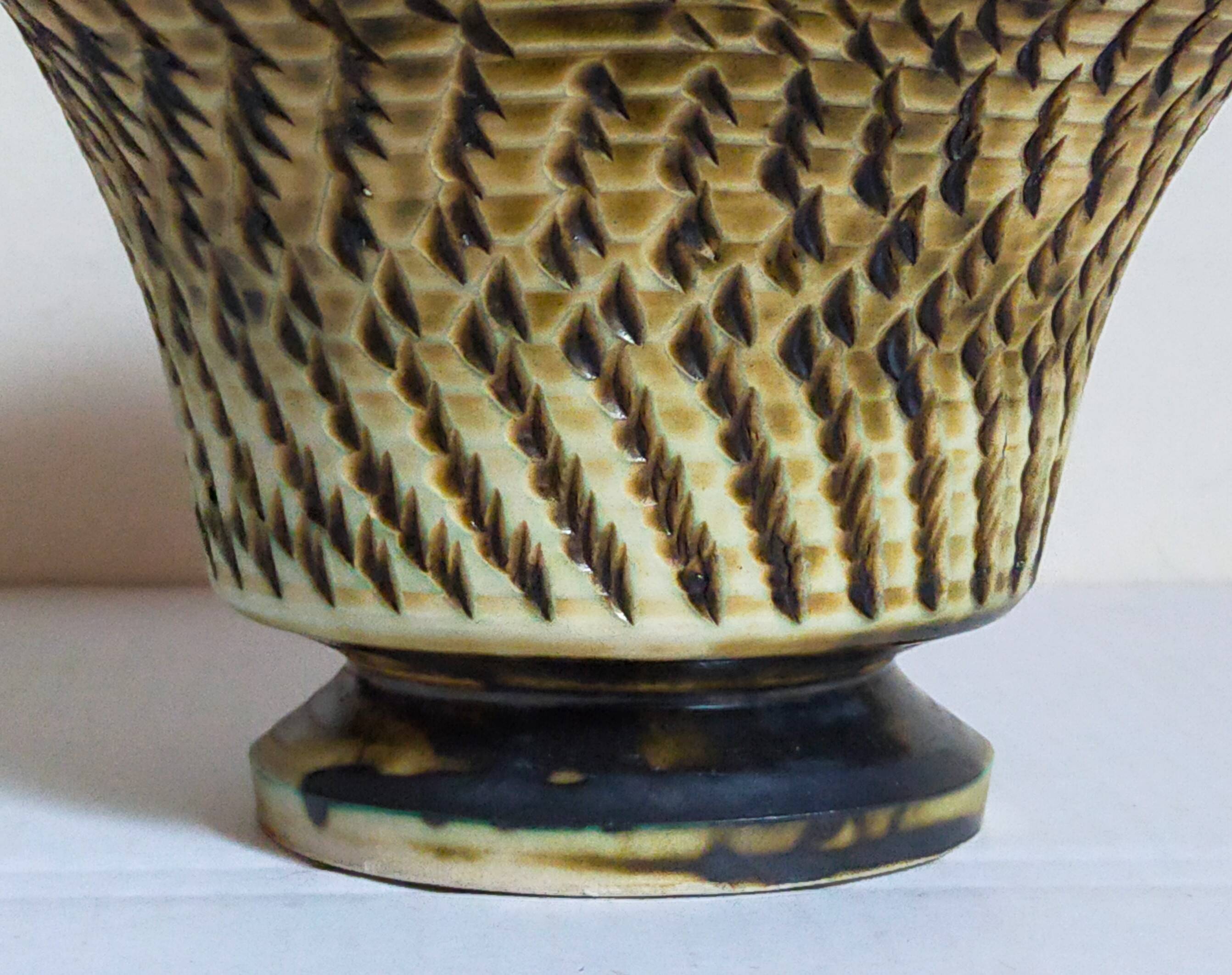 Ceramic planter with vintage scarifications from the 1950s