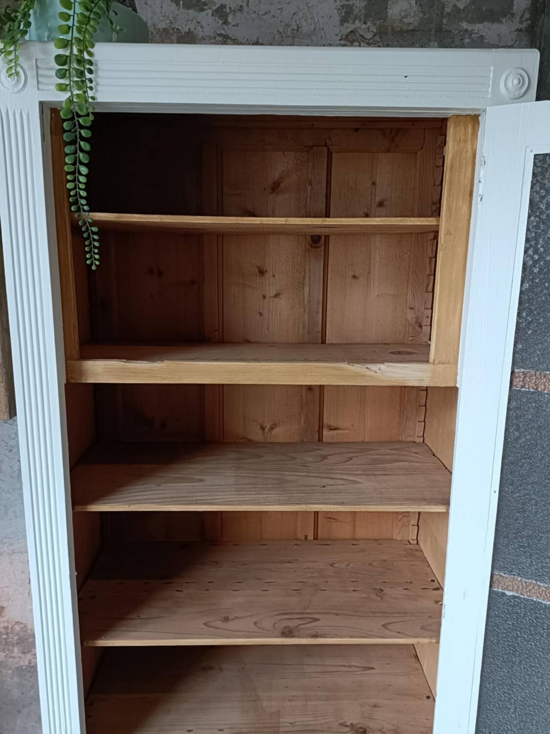 Art Deco bonnet maker