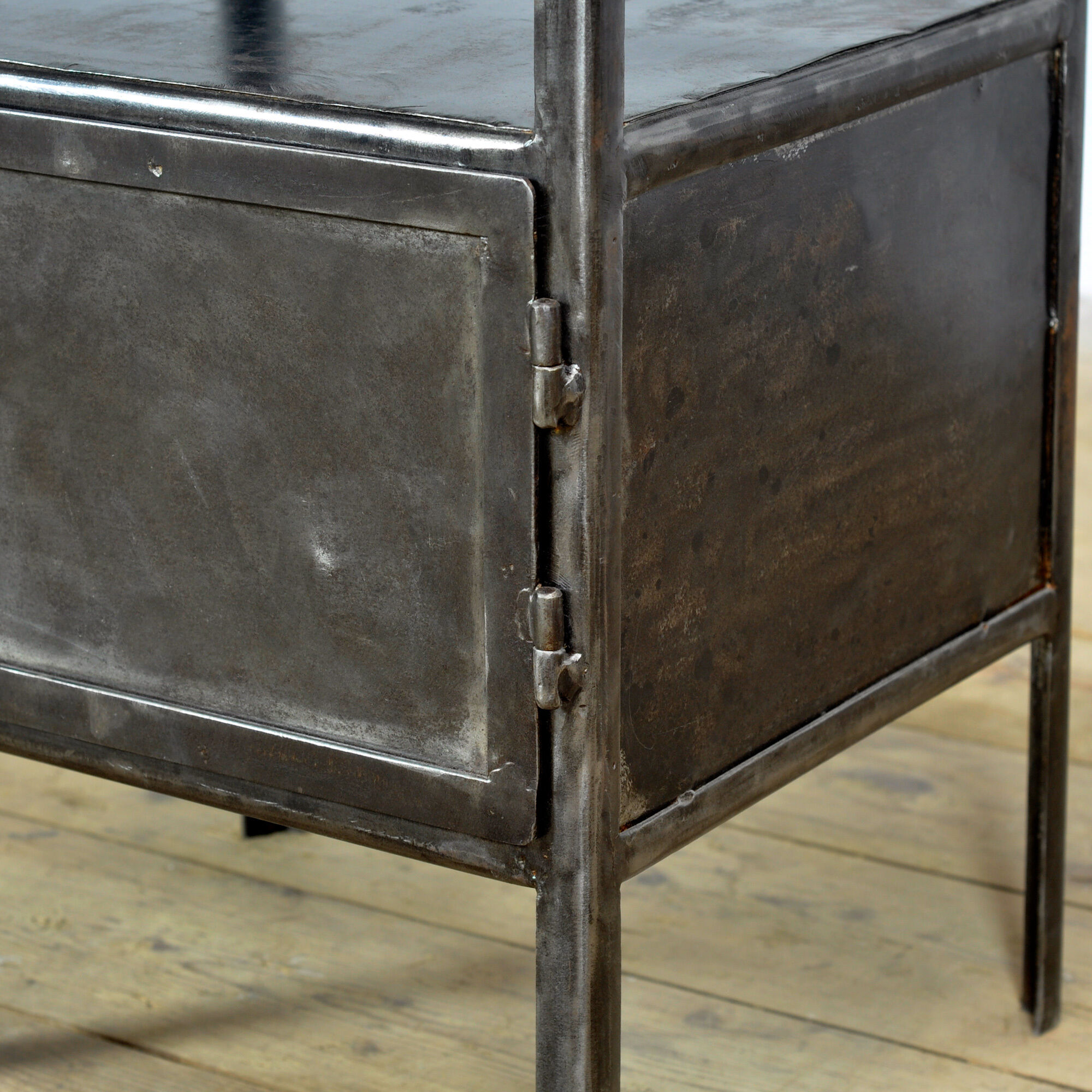 Table de chevet en fer, années 1910